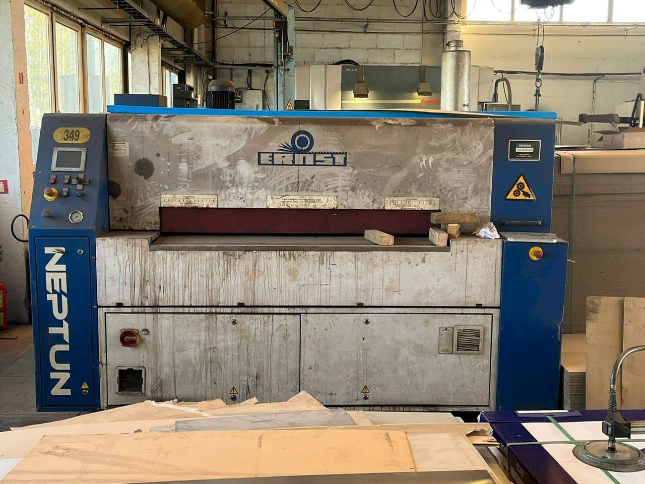 Front view of ERNST Neptun E/B machine