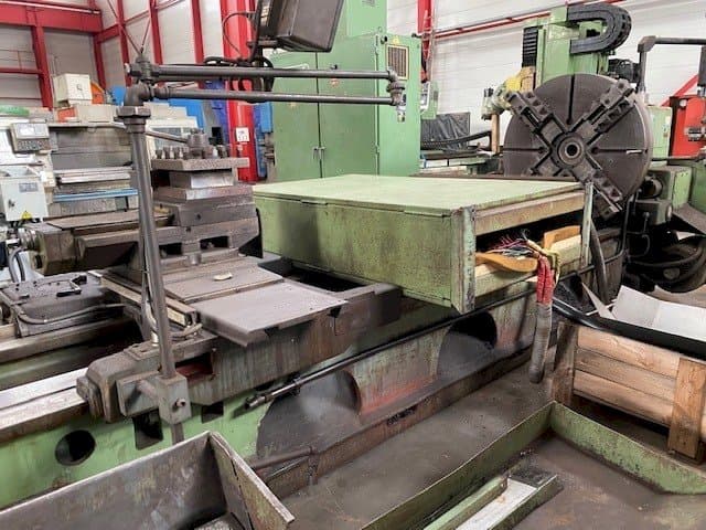 Front view of TOS SU 100/8000 machine