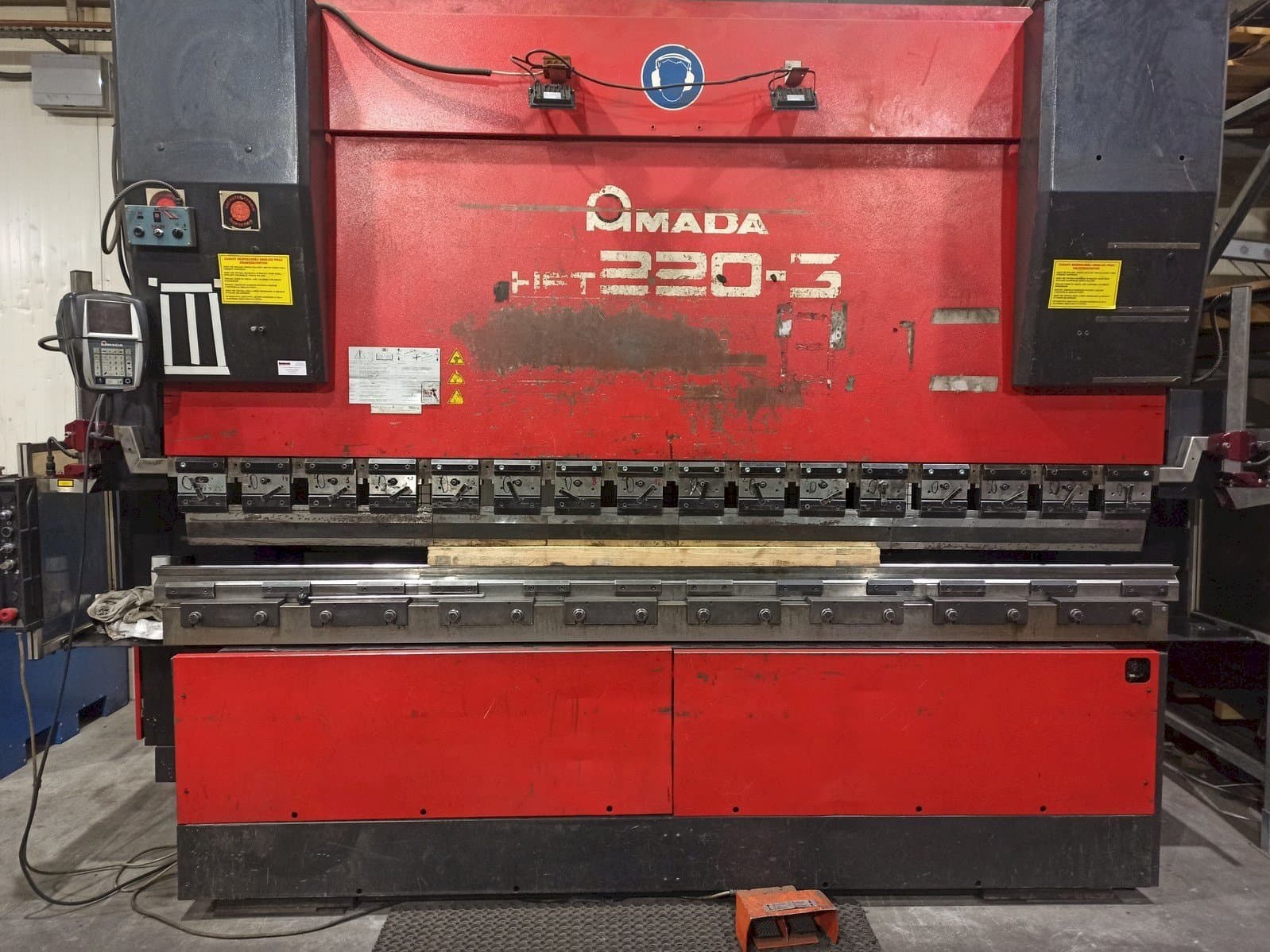 Front view of AMADA HFT 220-3 machine