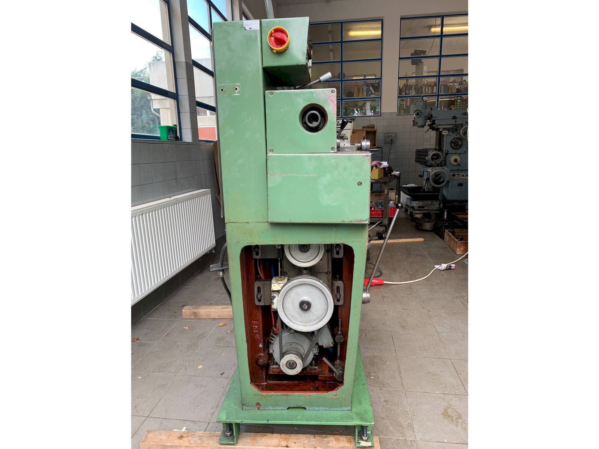 Front view of TOS Sm 16-A machine