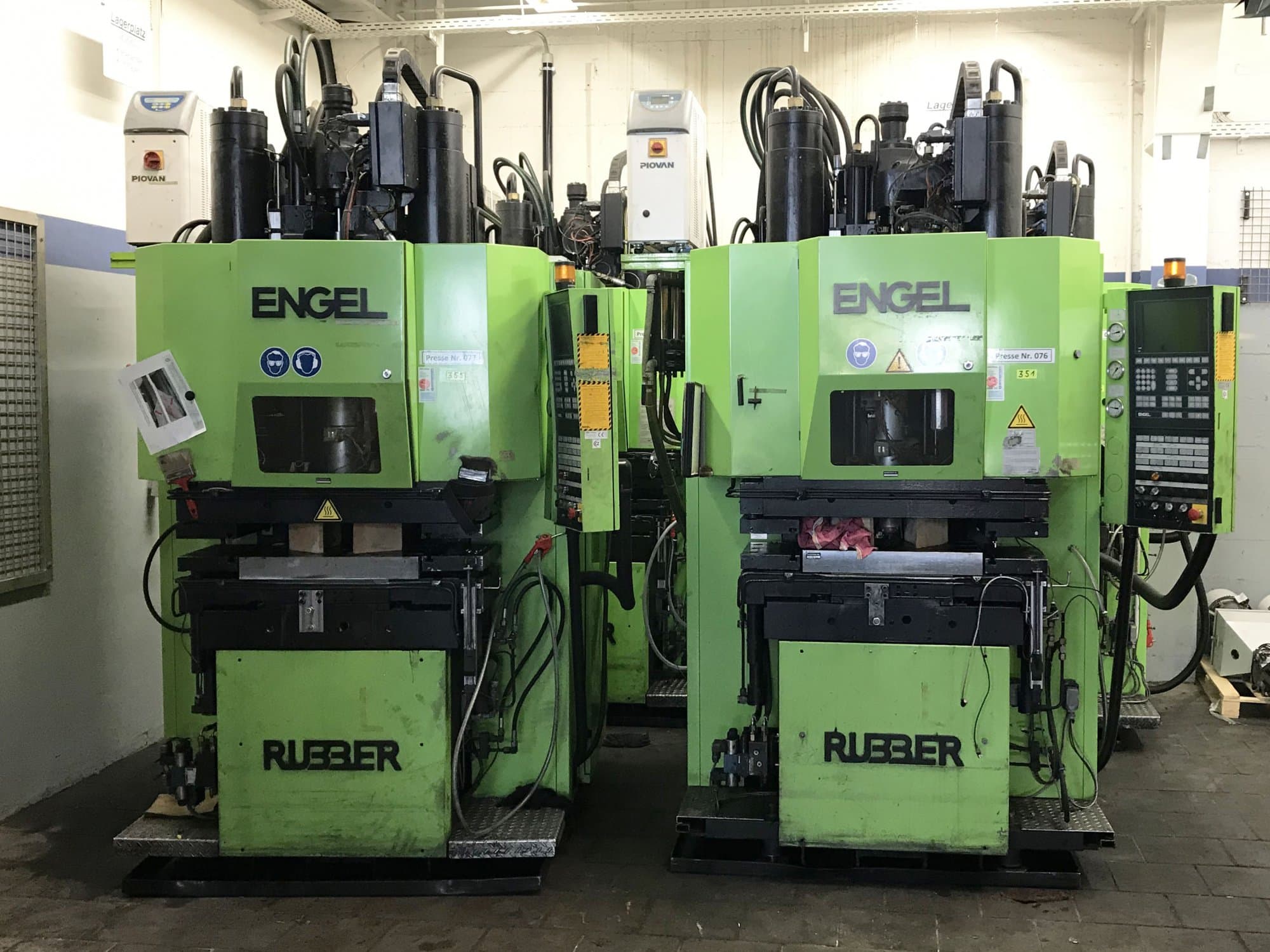 Front view of ENGEL ES 200/45 VHTL Machine