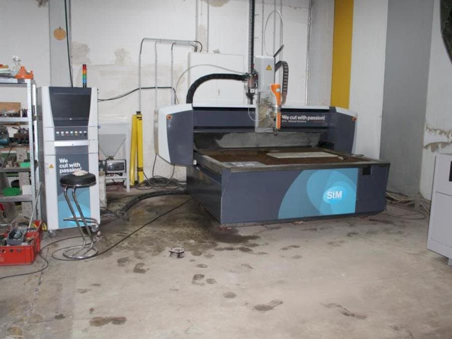 Front view of STM PremiumCut 3D 68 machine