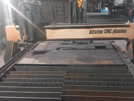Front view of ALFATEC CNC 1,5x3M PROFI machine