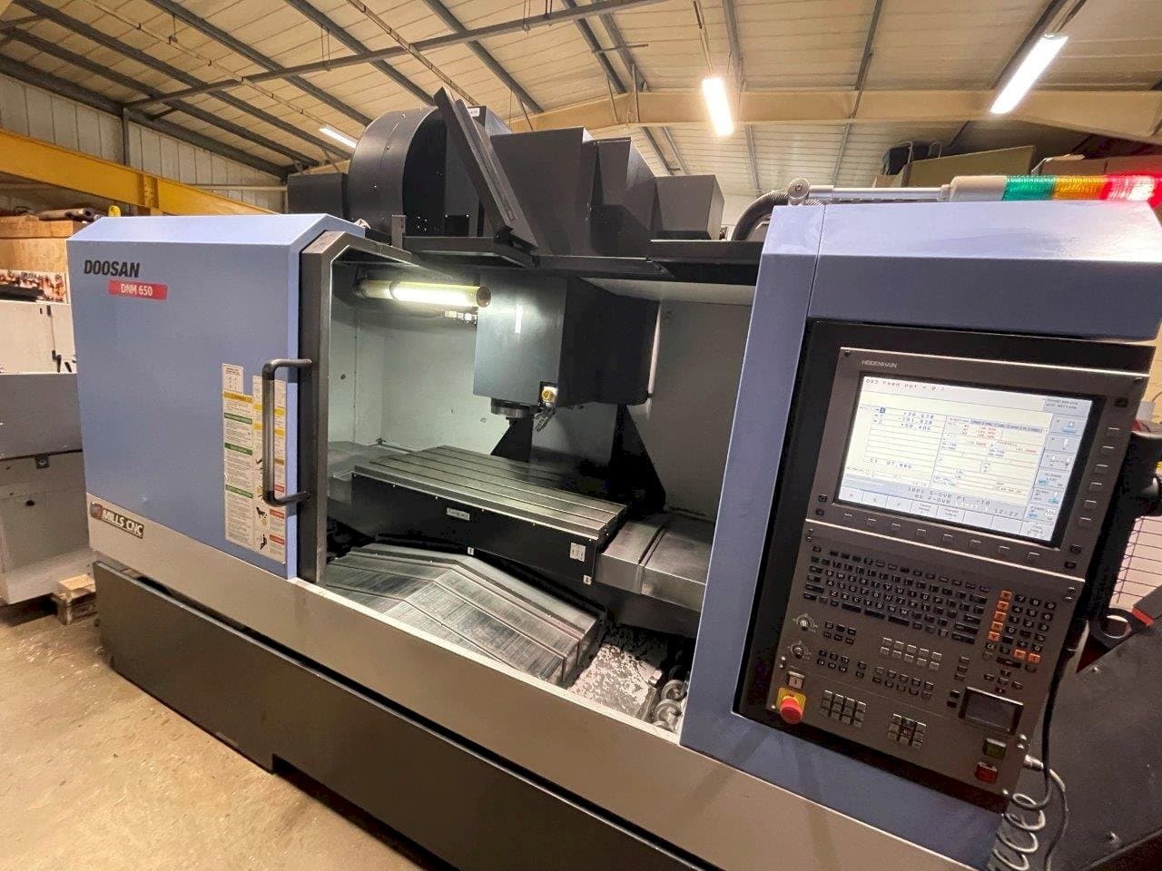 Front view of Doosan DNM650 machine