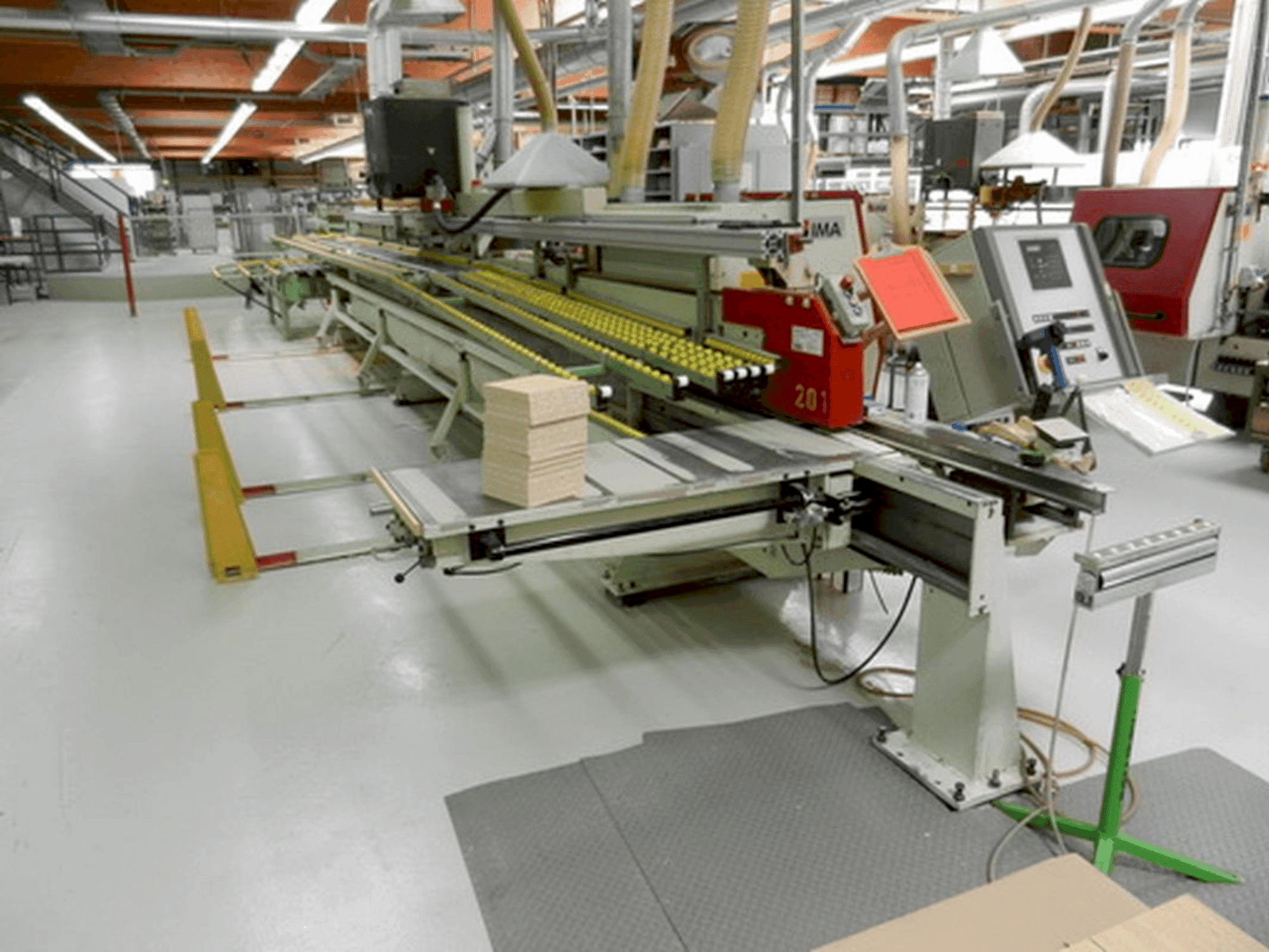 Front view of LIGMATECH ZHR 15/XX/RE  machine