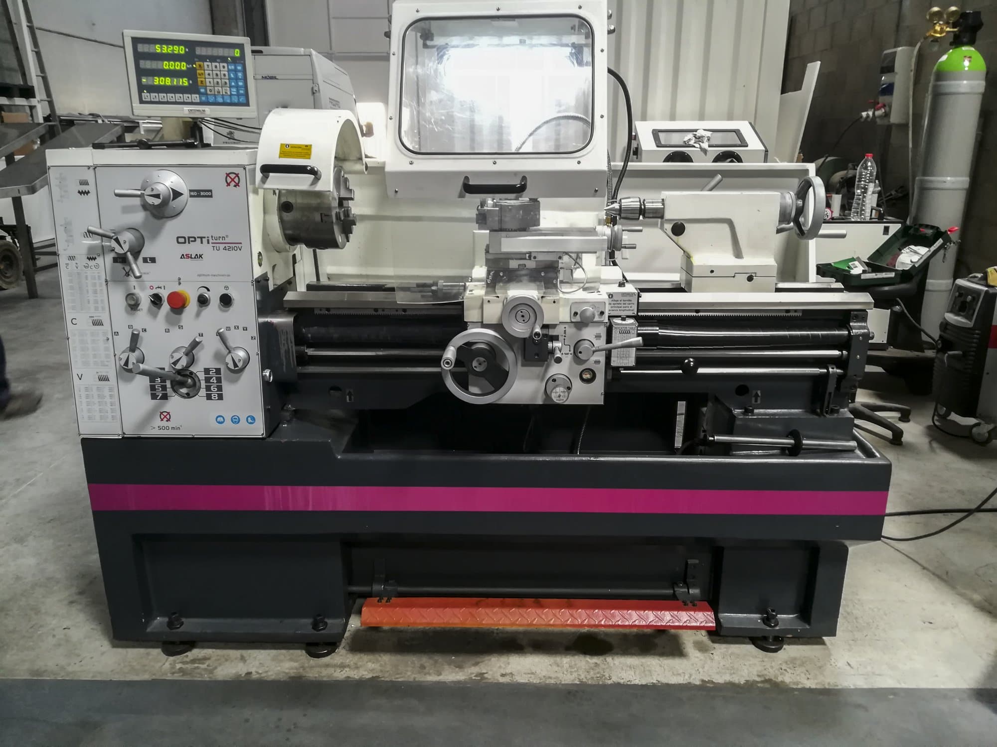 Front view of Optimum TU 4210V Machine