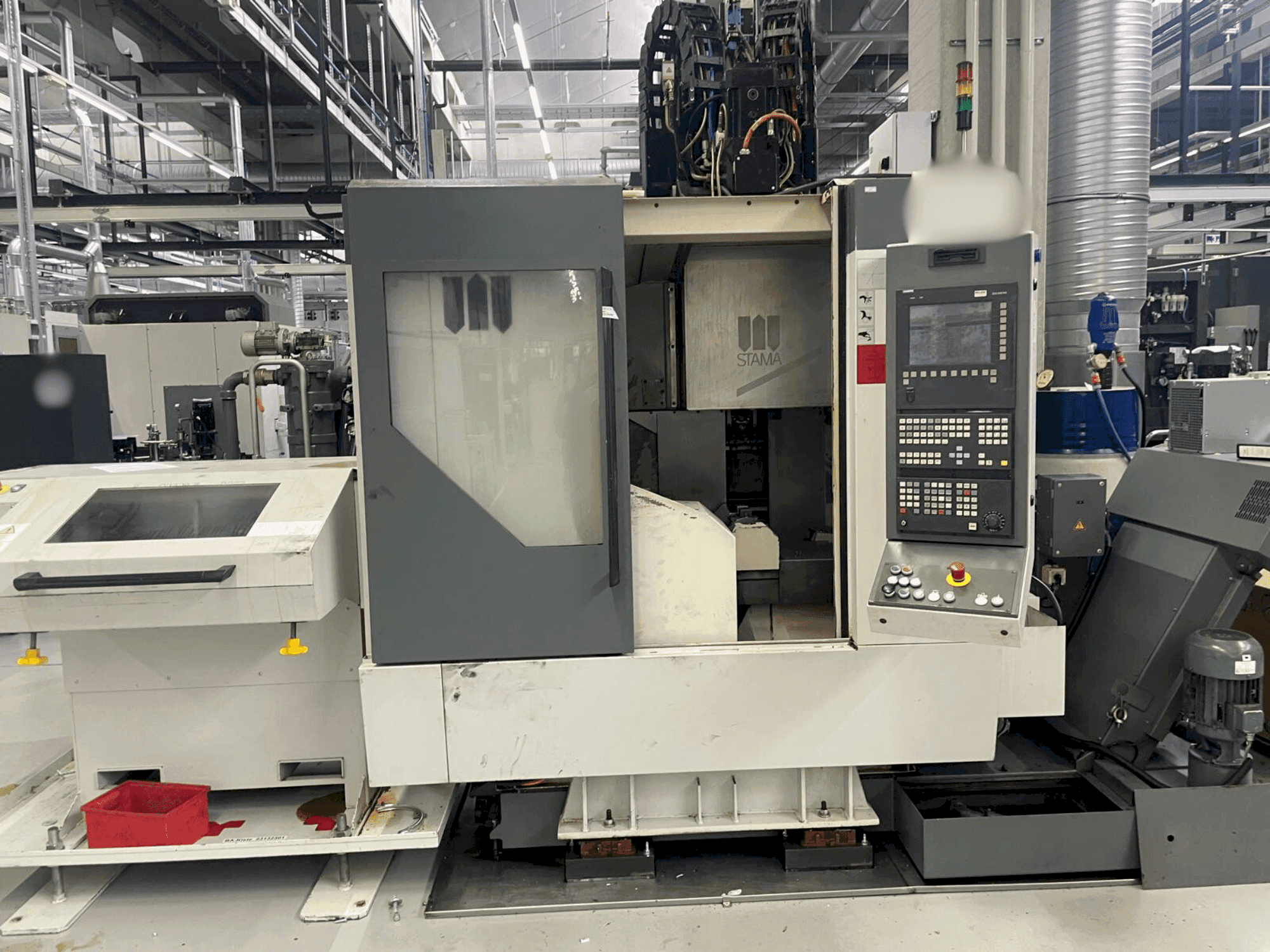 Front view of STAMA MC 526/M  machine