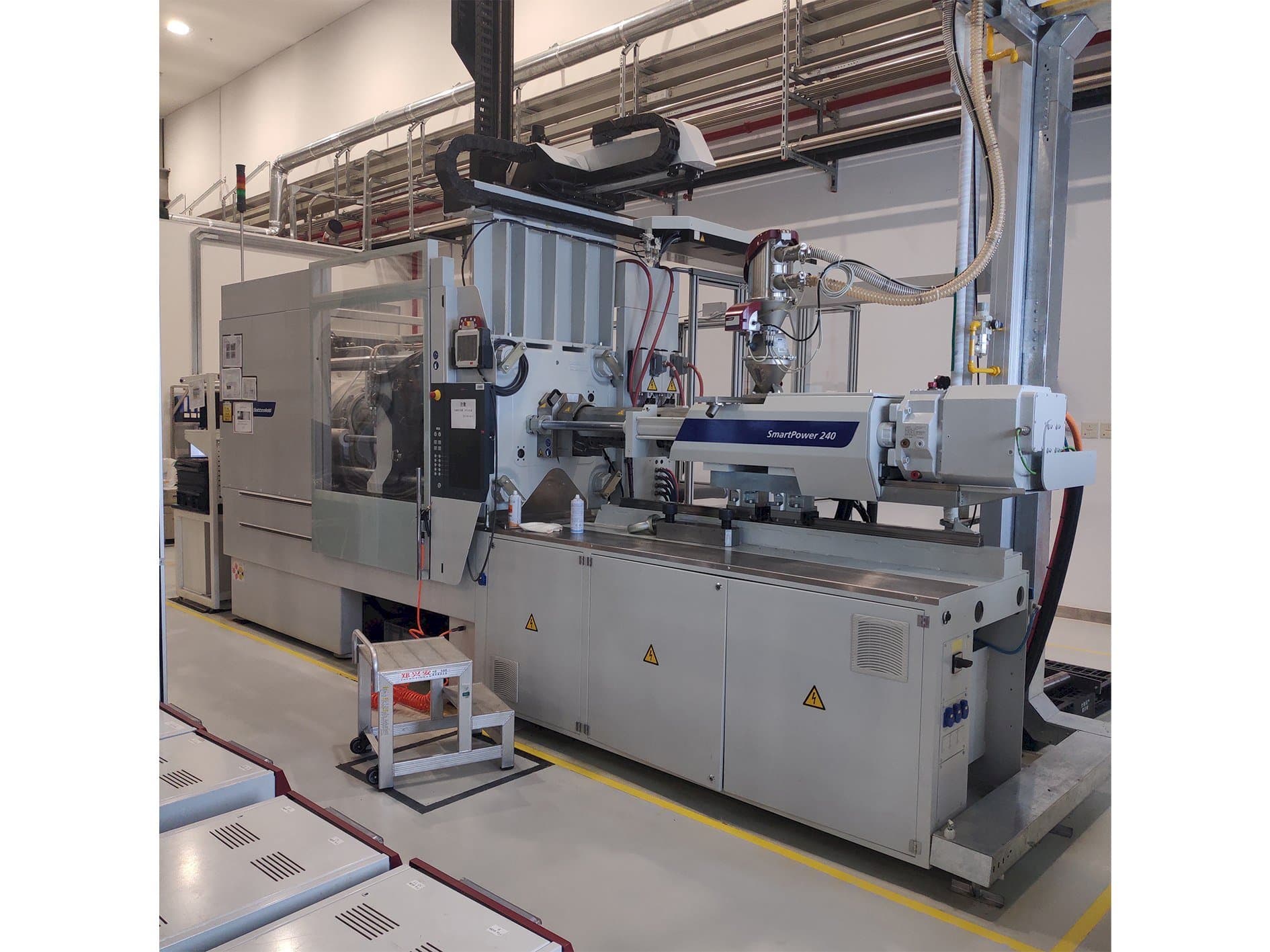 Front view of Battenfeld SmartPower 240-1000 machine