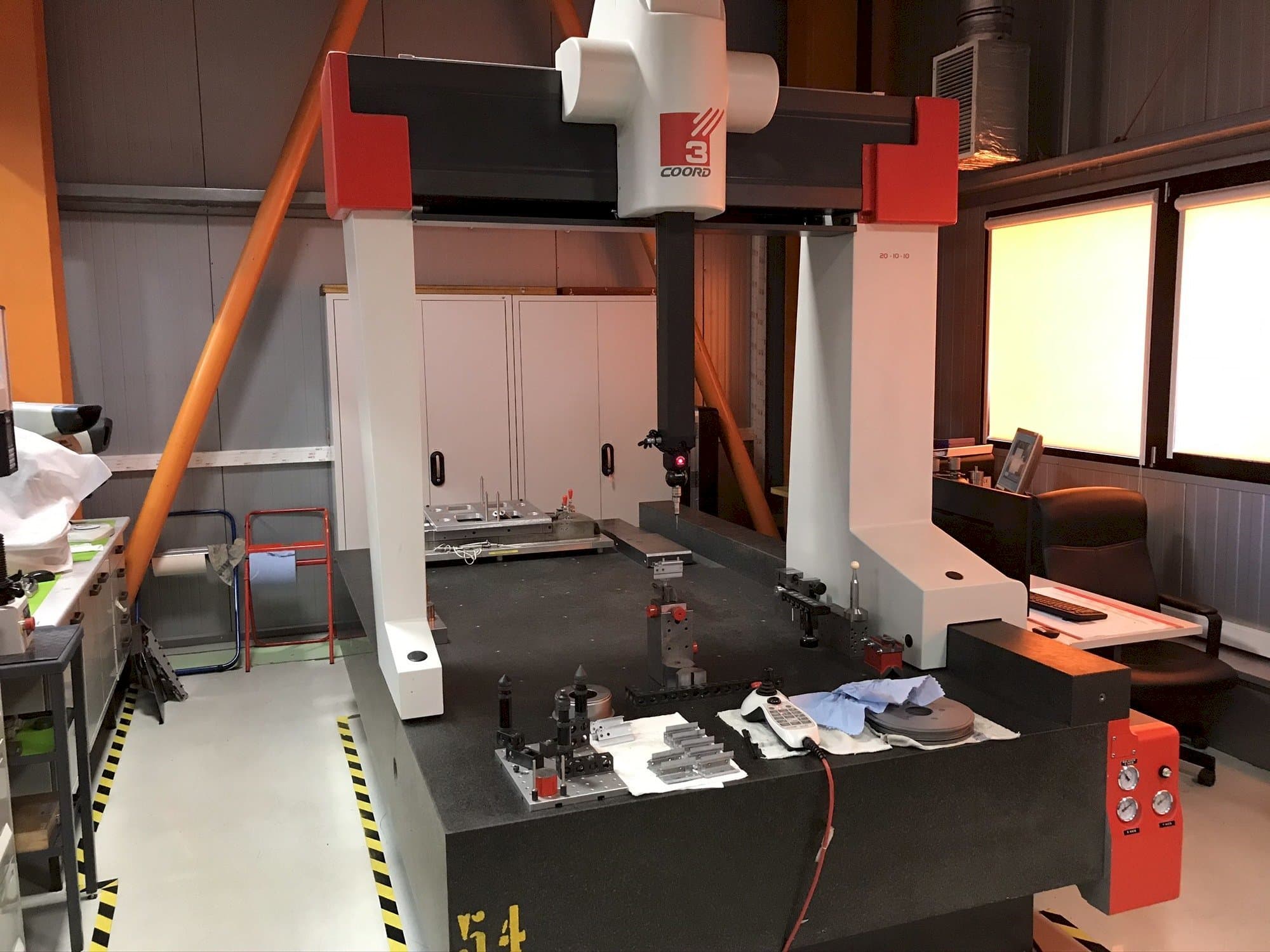 Front view of Coord3 MC16 20-10-10 machine