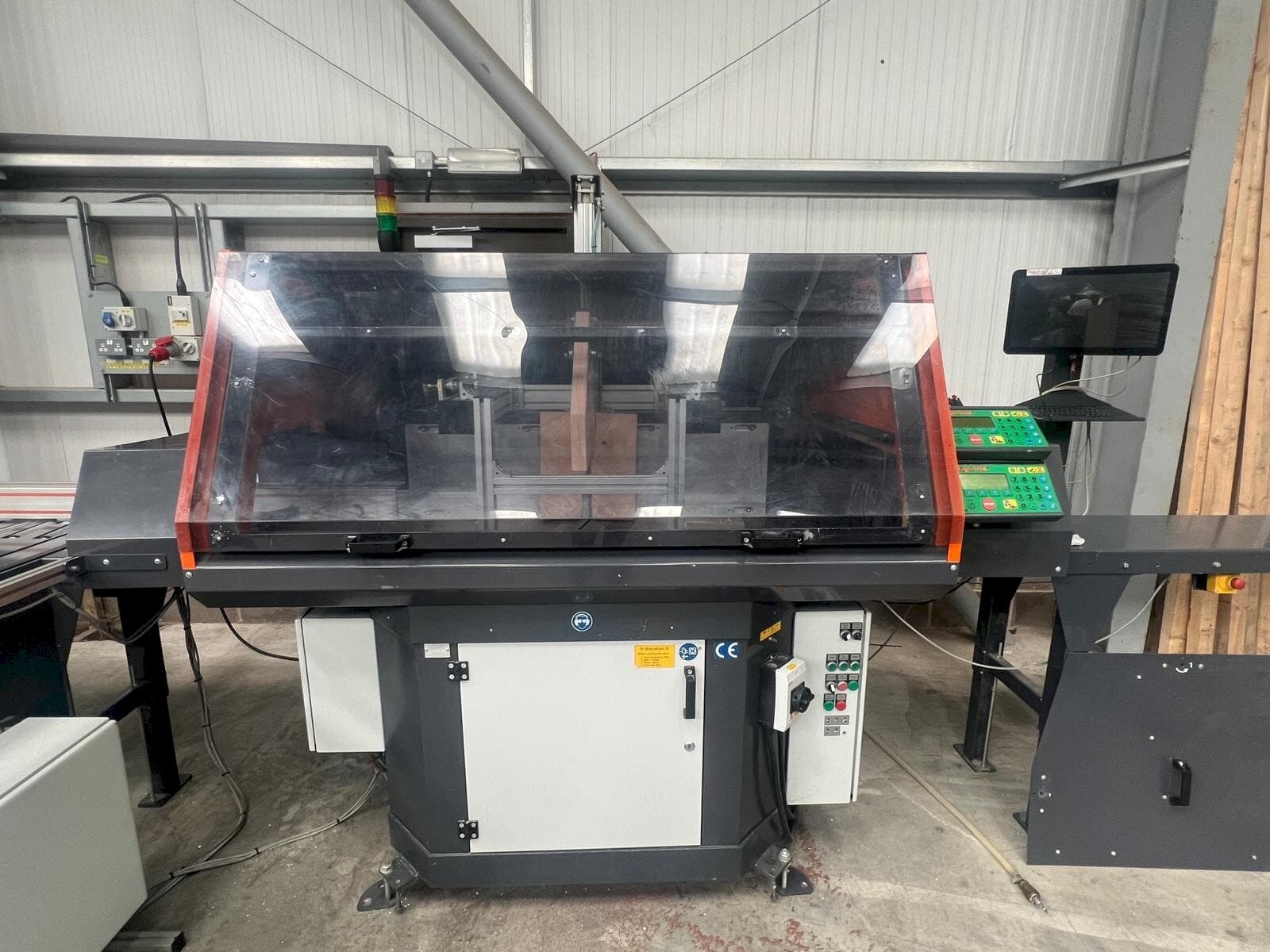 Front view of TIGER UKA 600 Cross cut installation  machine