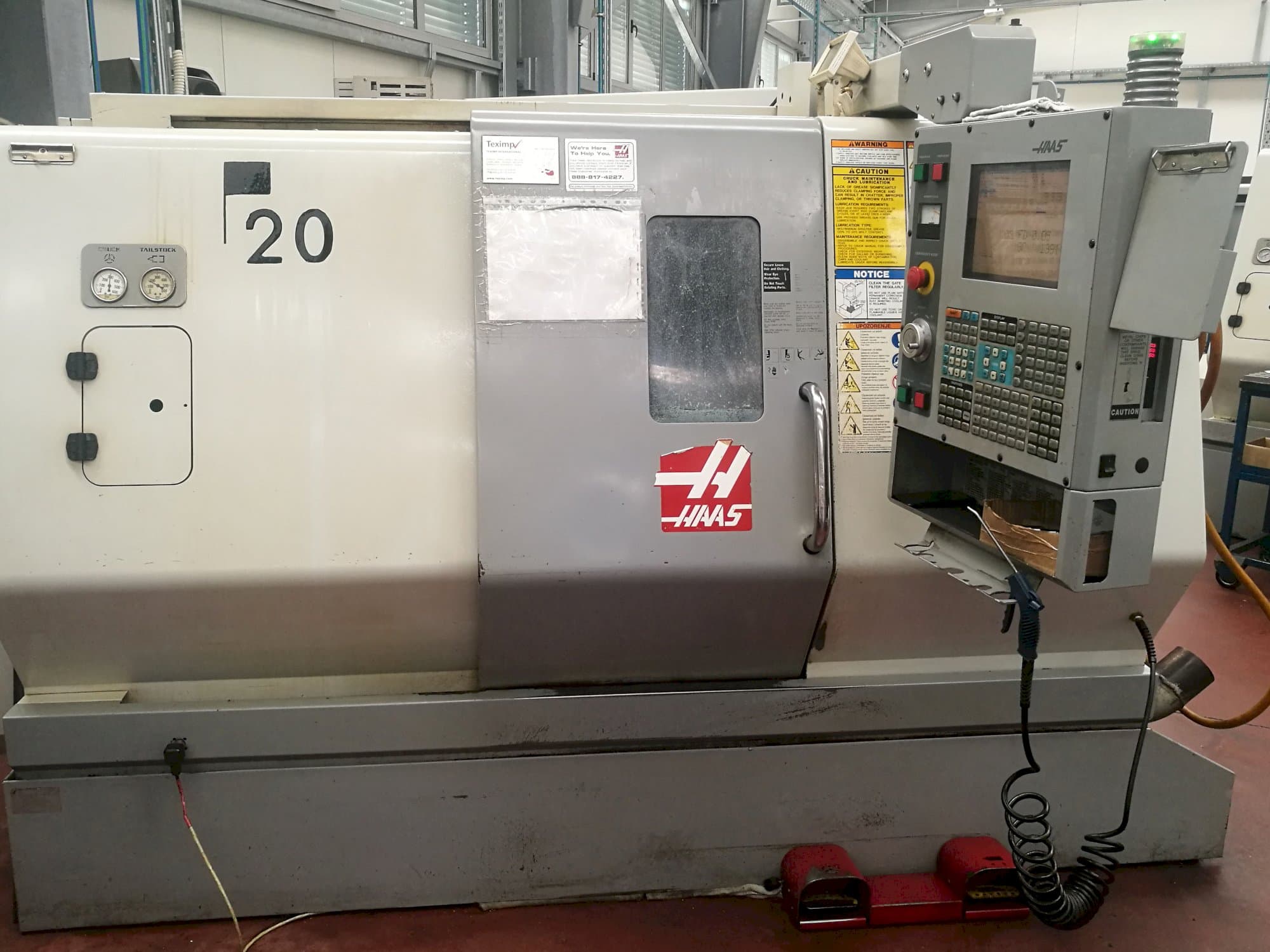 Front view of HAAS SL-20THE Machine