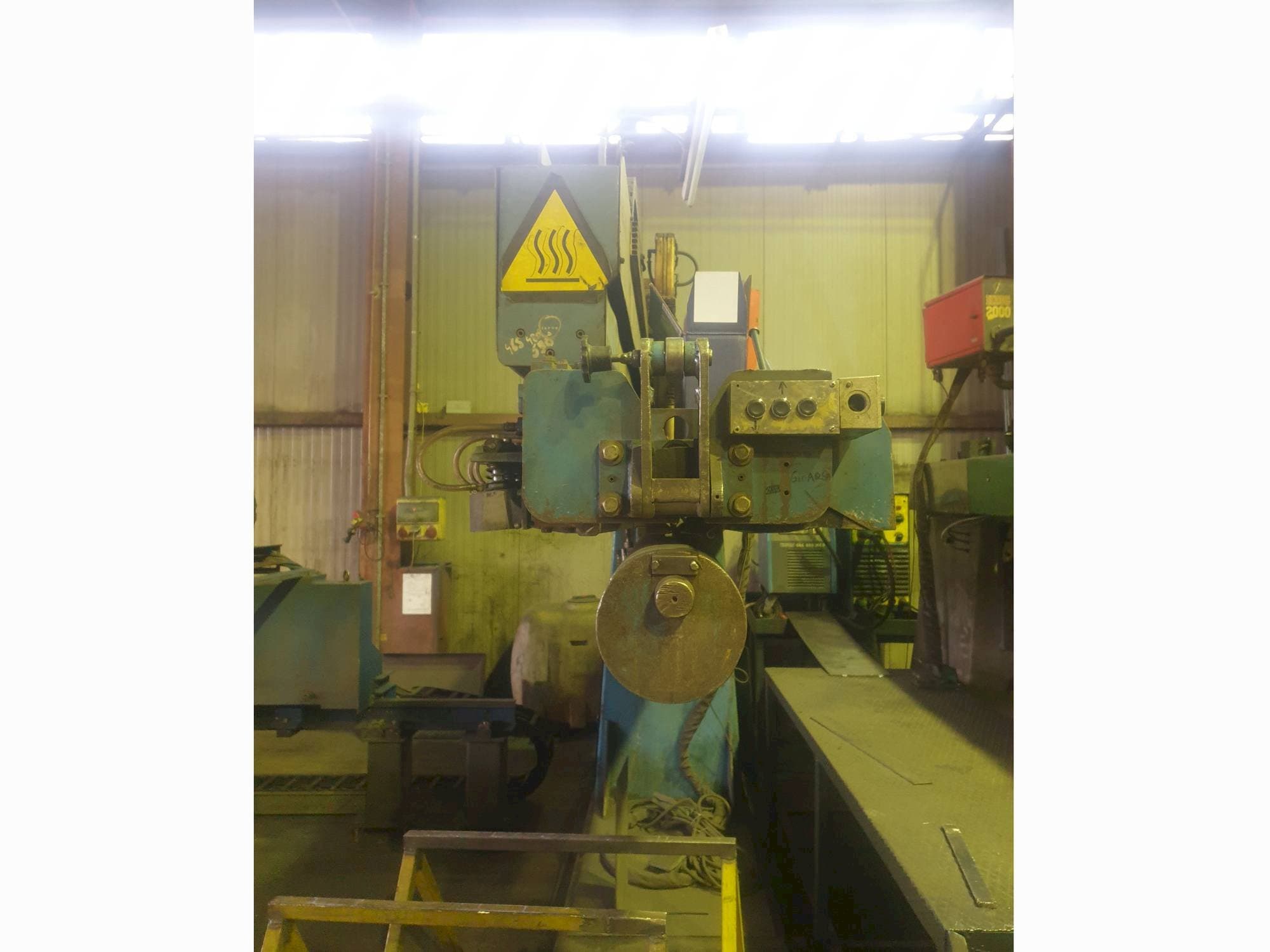 Front view of CLOOS CAL 120/30 machine