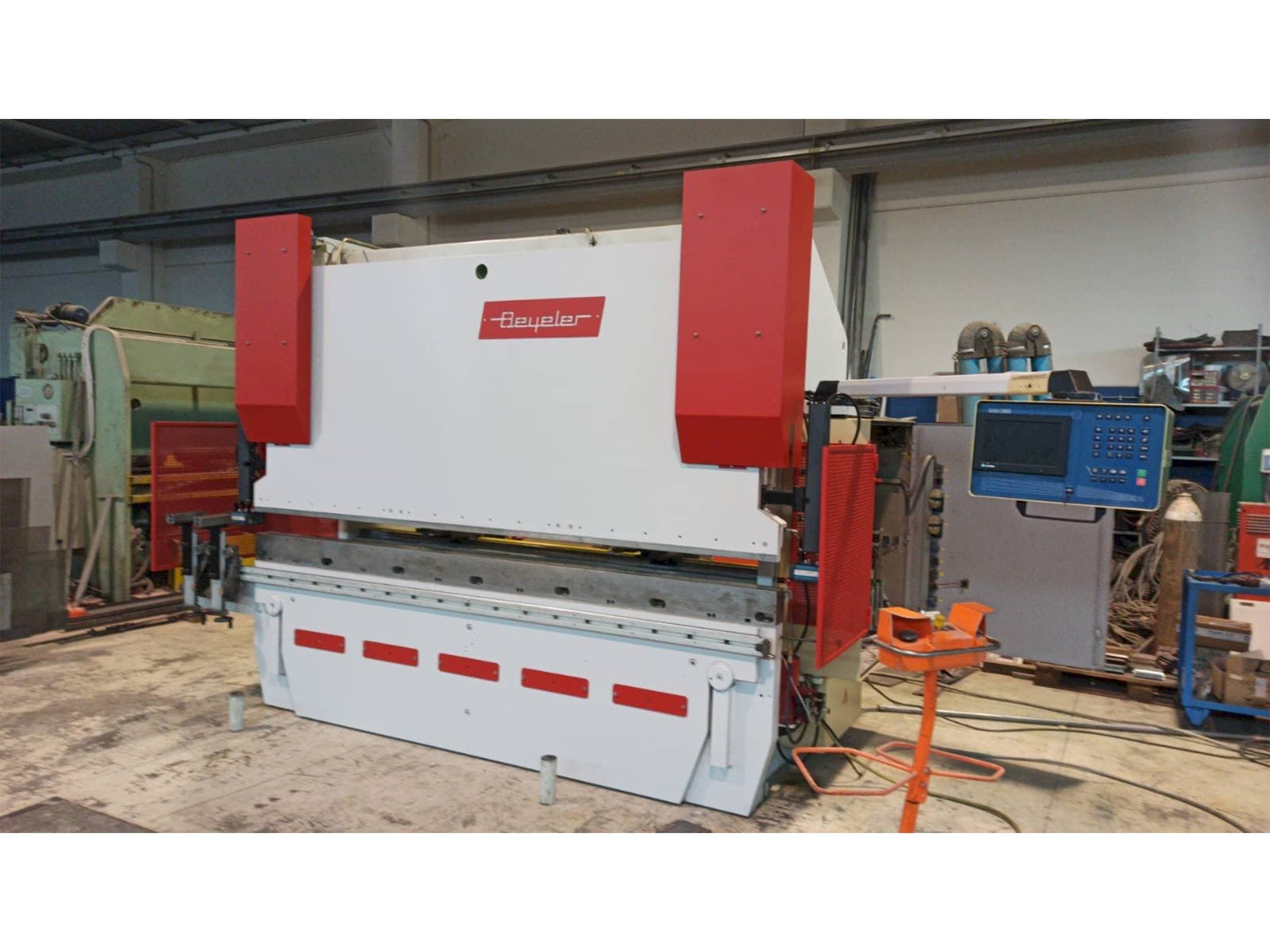 Front view of BEYELER PR8 machine