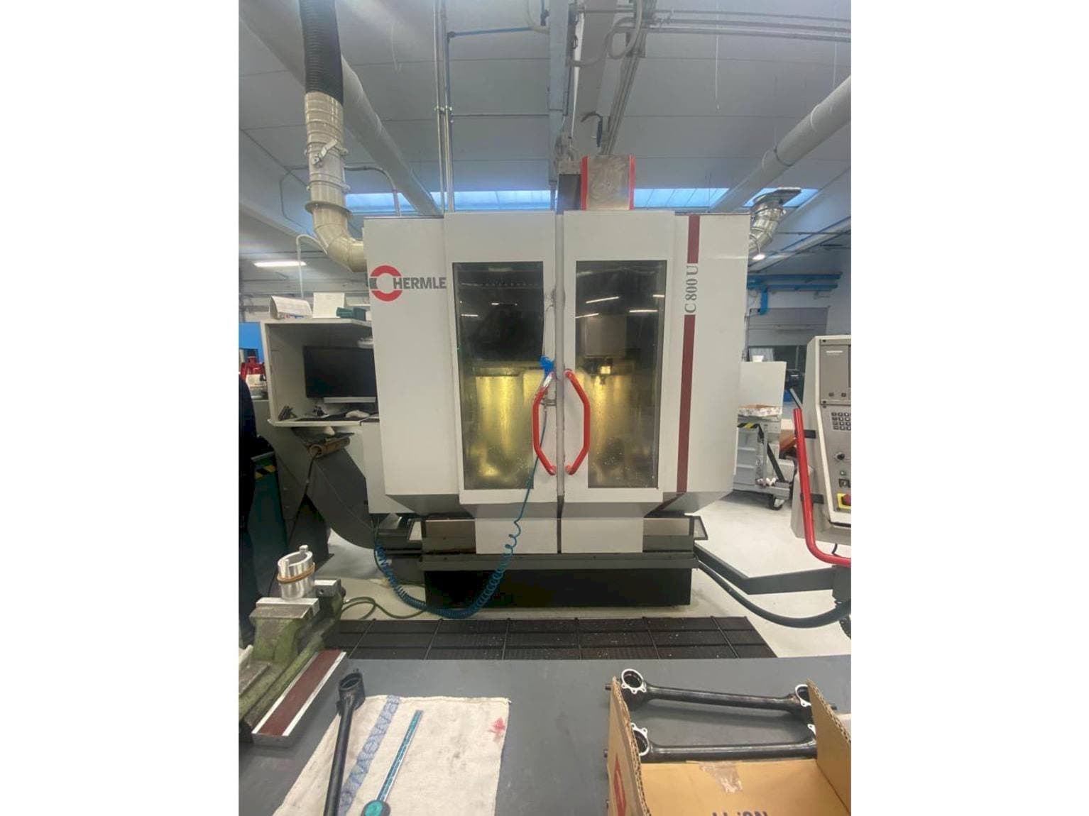 Front view of HERMLE C800U machine