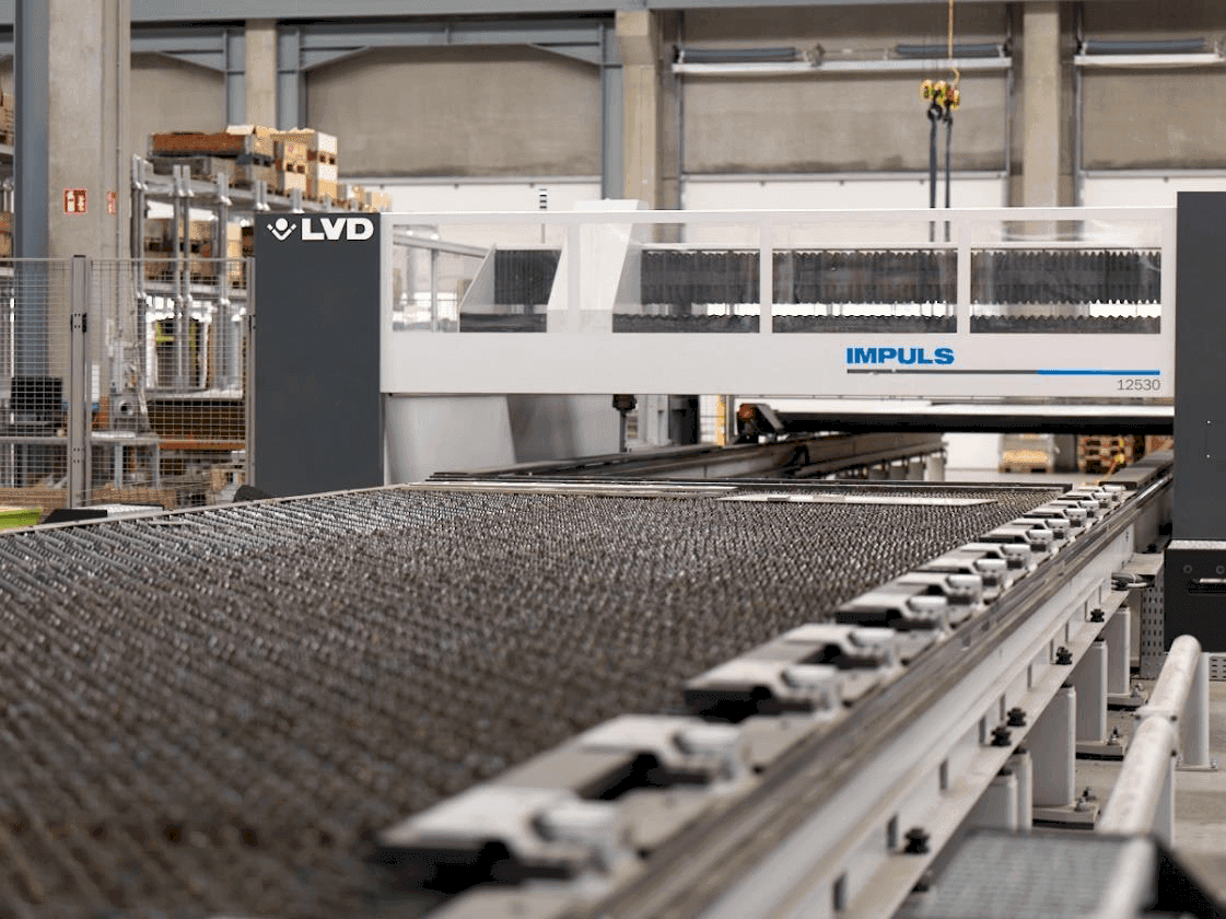 Front view of LVD Impuls 12530 machine