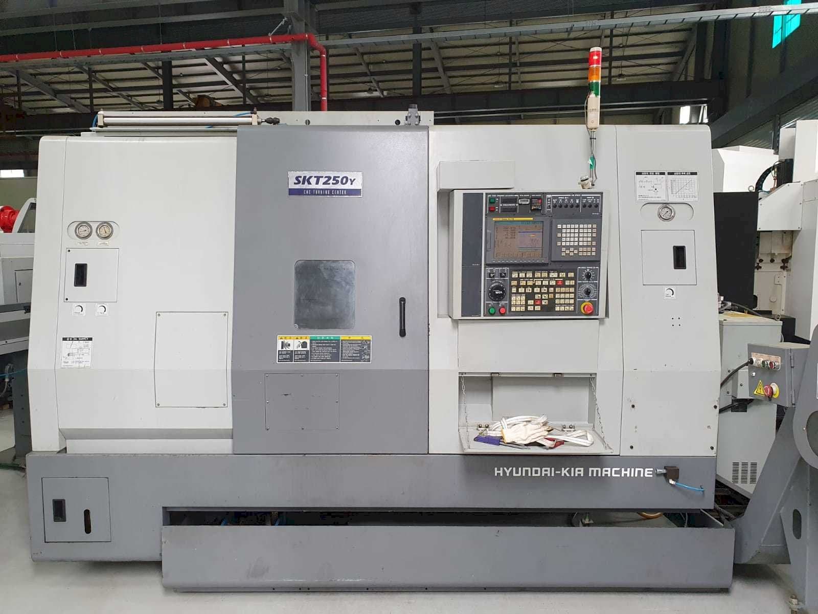 Front view of Hyundai Kia SKT250Y machine