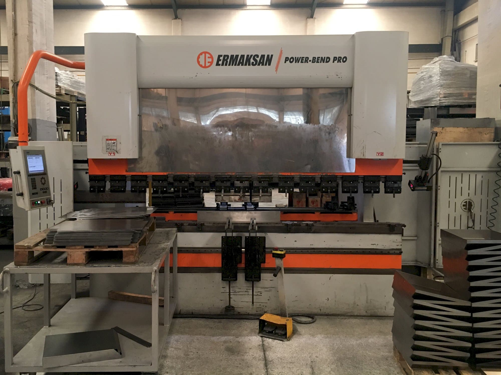 Front view of ERMAKSAN POWER-BEND PRO 3100x220 Machine