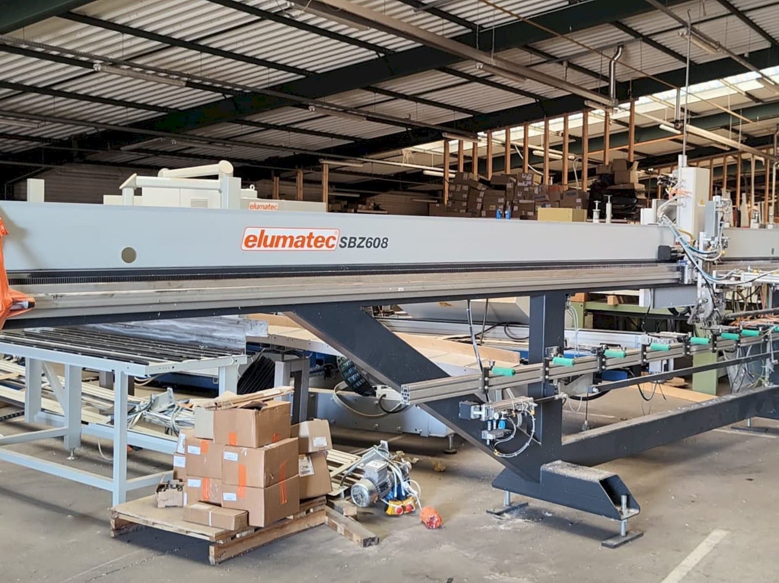 Front view of Elumatec SBZ 608 machine