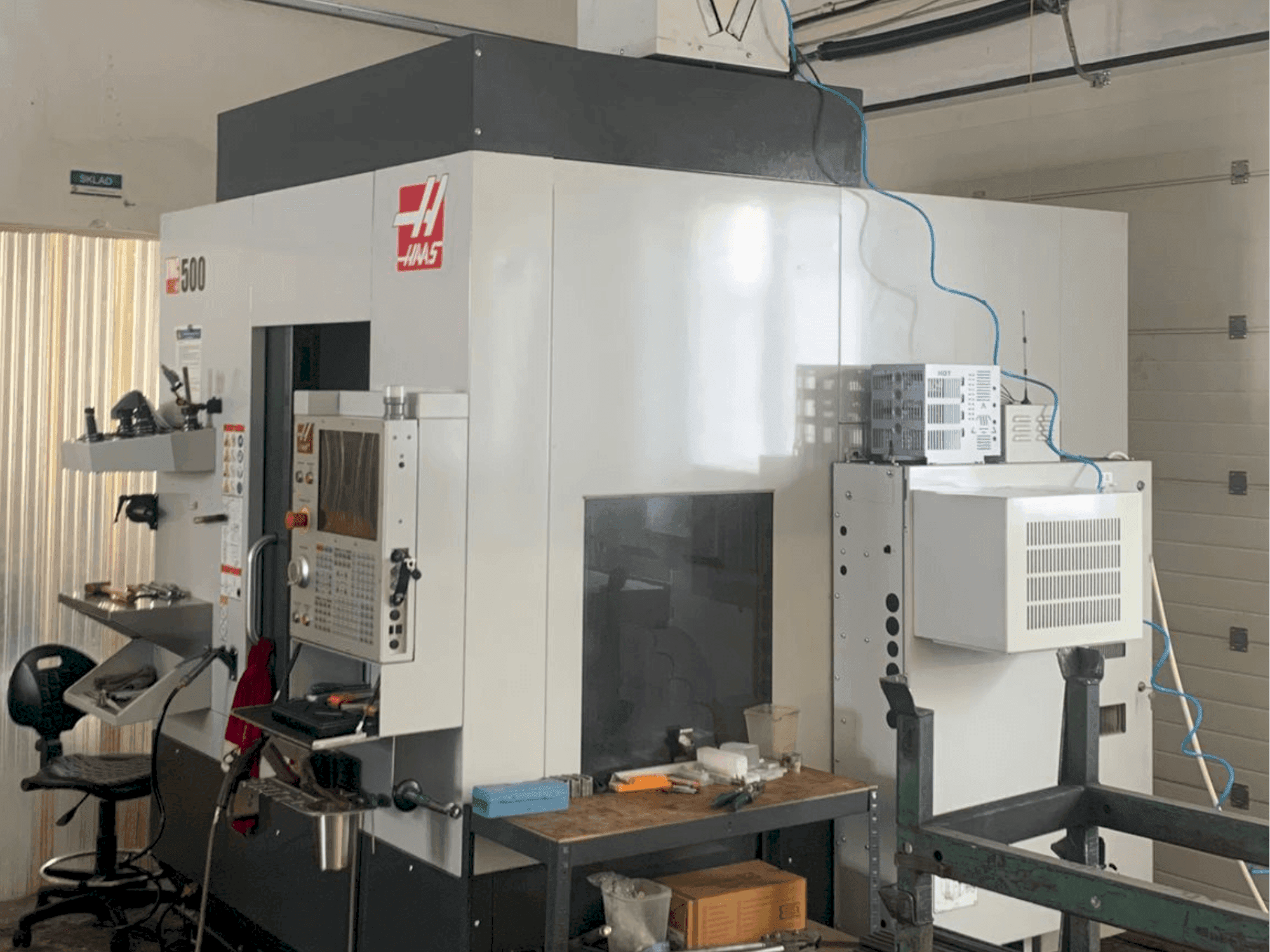Front view of HAAS UMC 500 machine