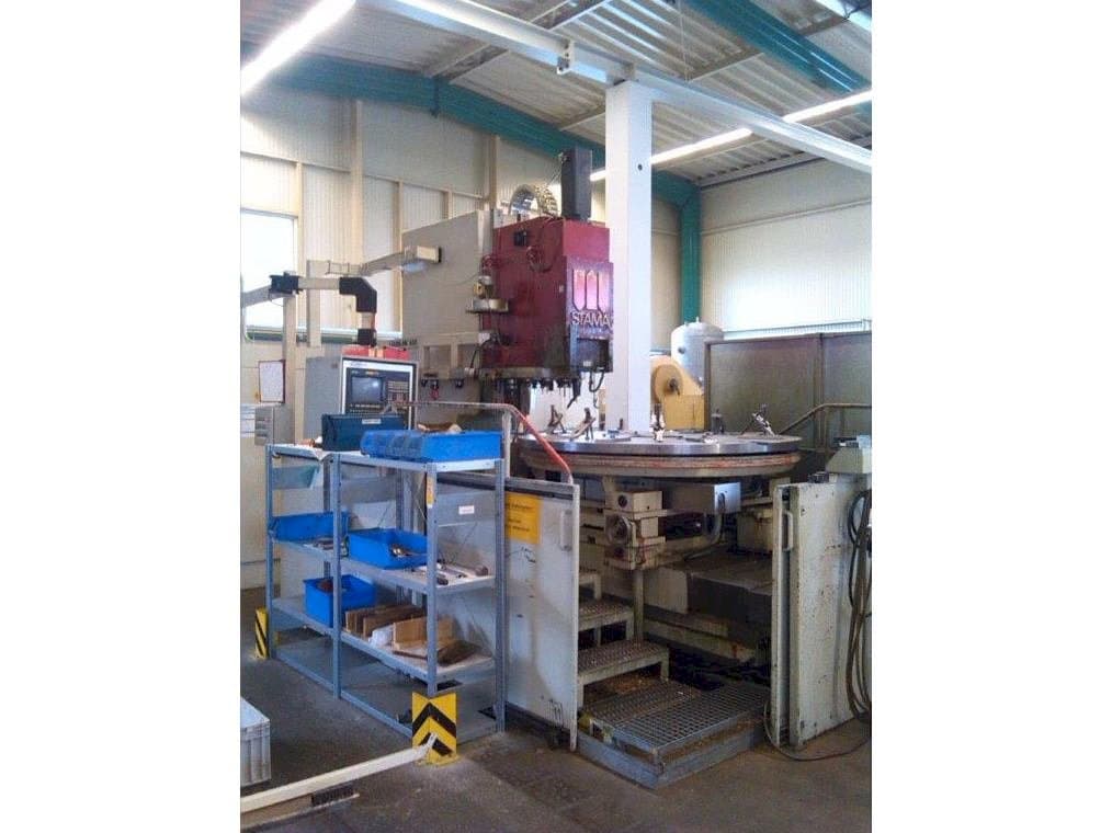 Front view of STAMA MC 430- GÜ machine