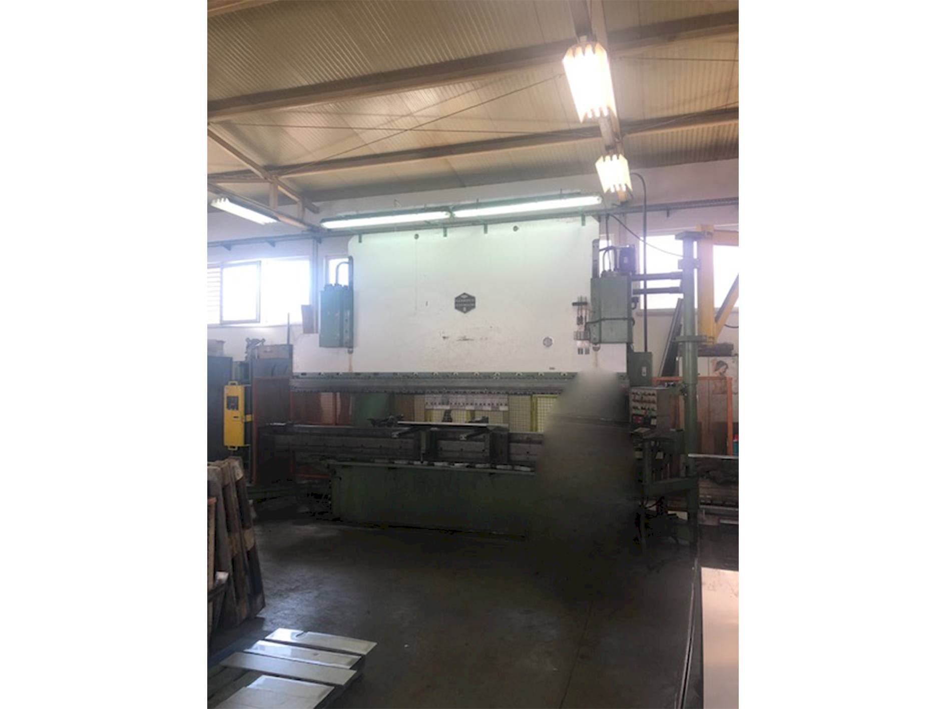 Front view of HAMMERLE AP CNC 200 SID machine