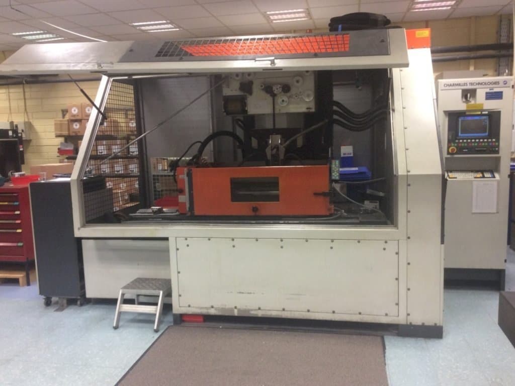 Front view of CHARMILLES Robofil 4020 SI machine