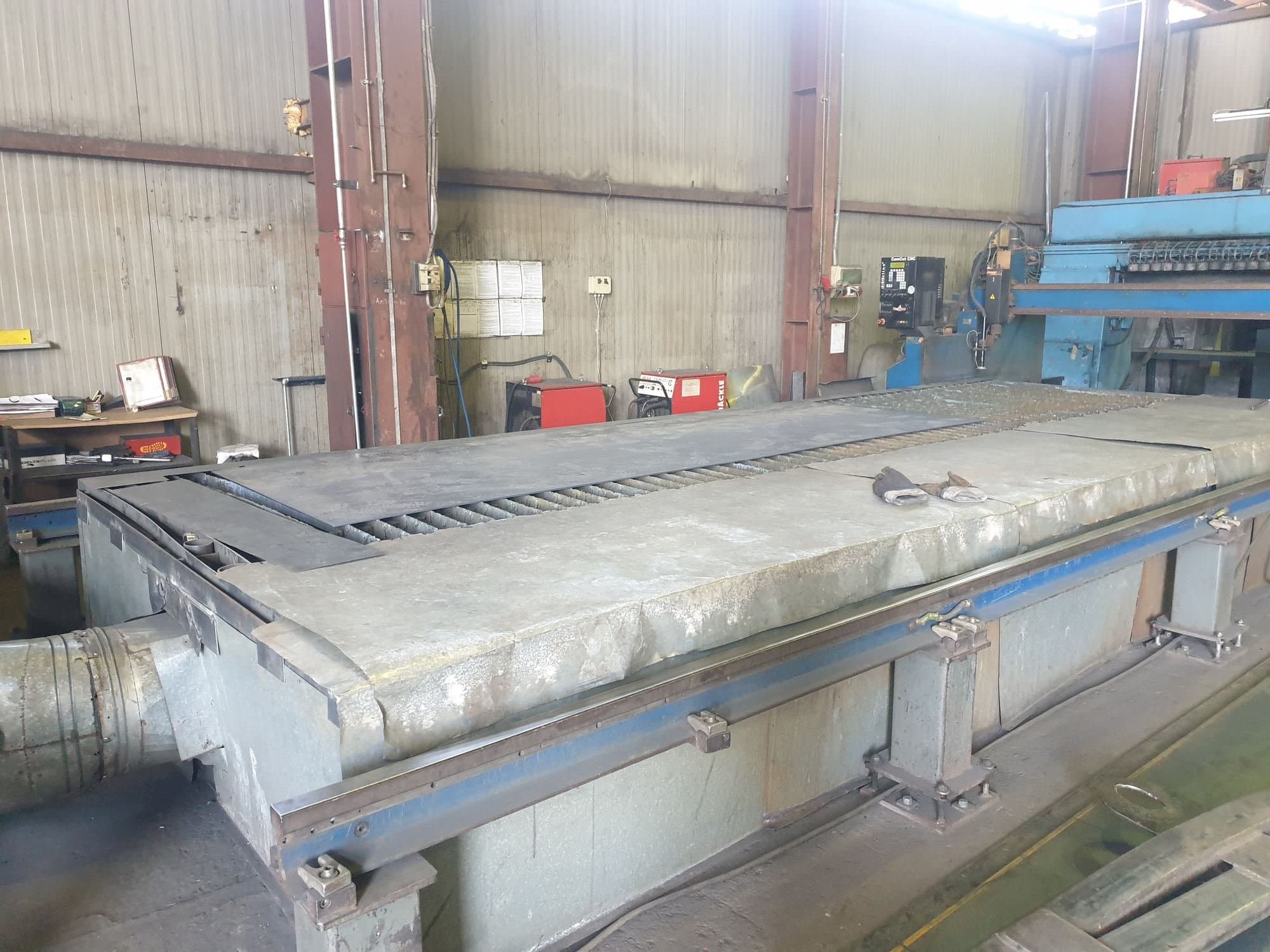 Front view of Messer OMNICUT machine