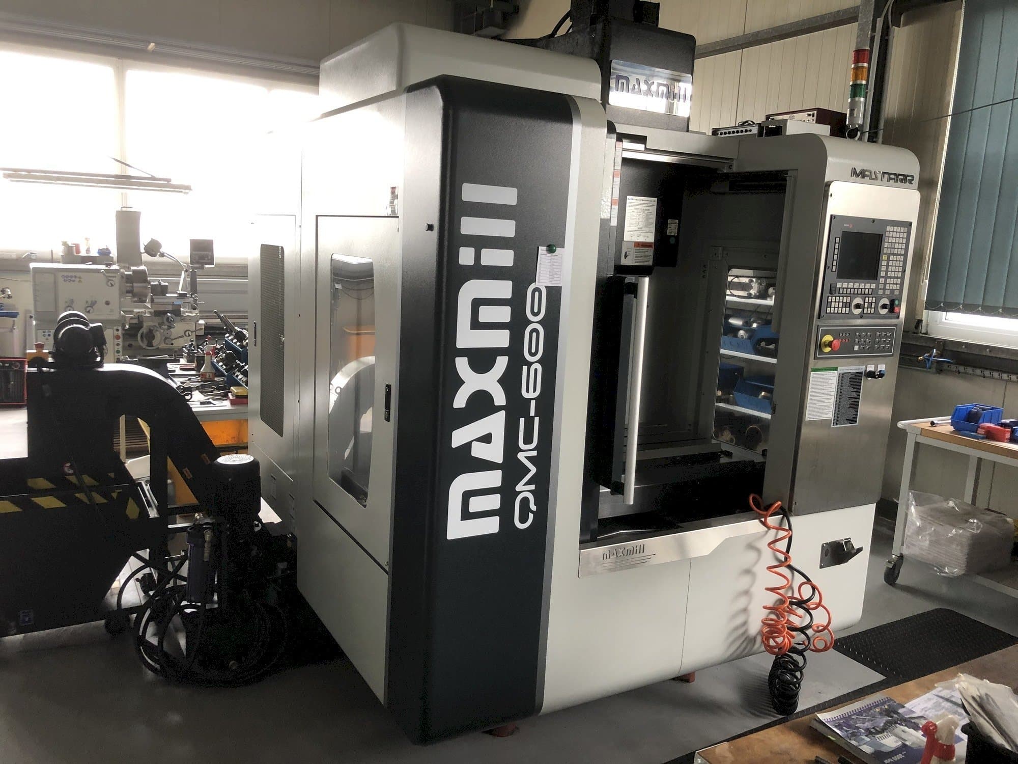 Front view of MAXMILL QMC-600 machine