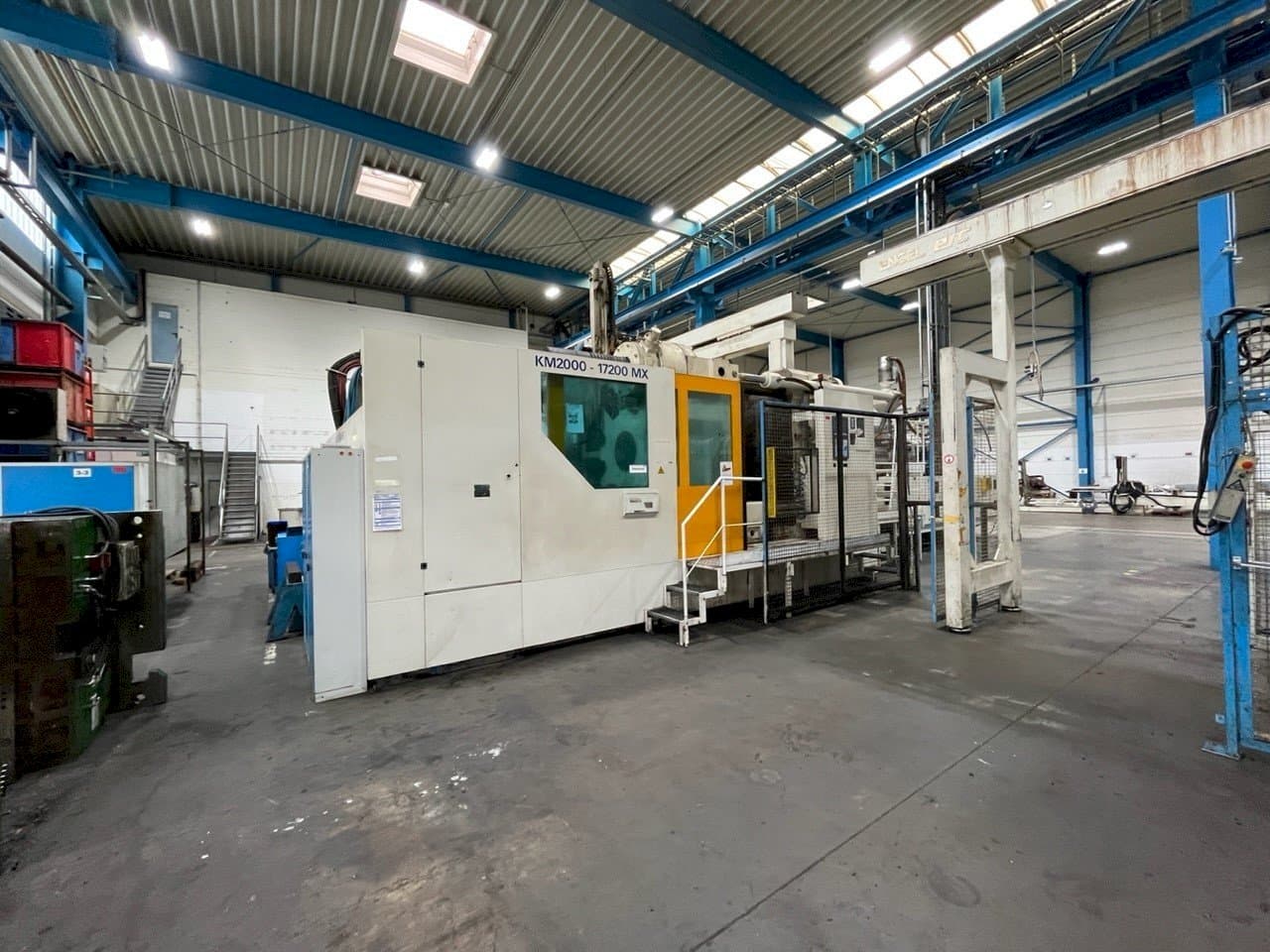 Front view of Krauss Maffei KM 2000 17200 MX  machine