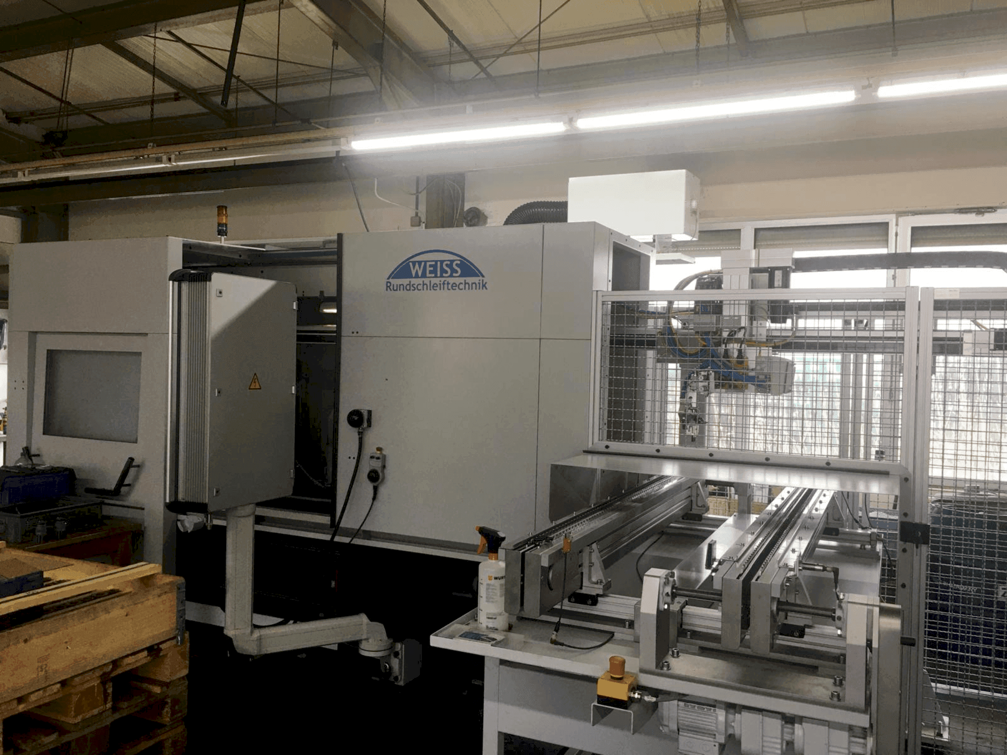 Front view of WEISS Rundschleiftechnik K52  machine