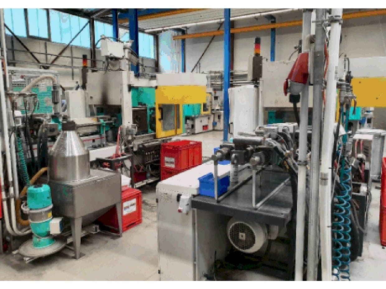 Side view of Arburg 320 C 600-250 machine