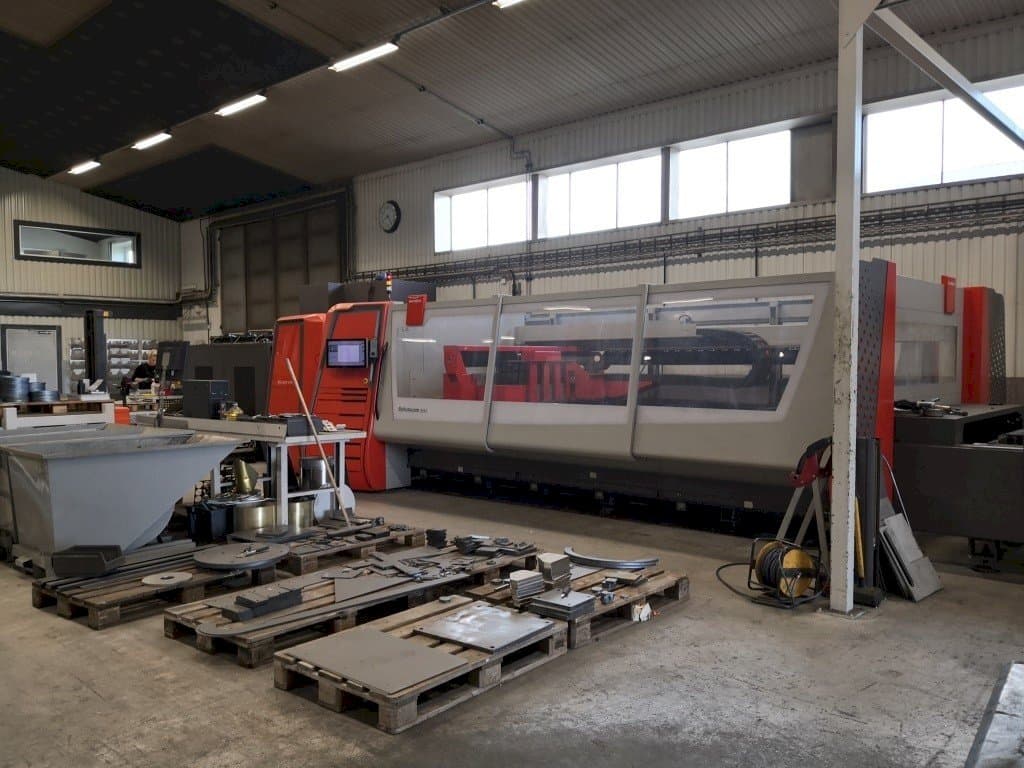 Right side view of Bystronic ByAutonom 3015 machine