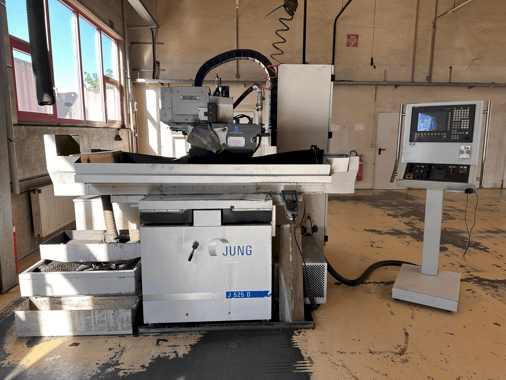 Front view of JUNG J 525-D  machine