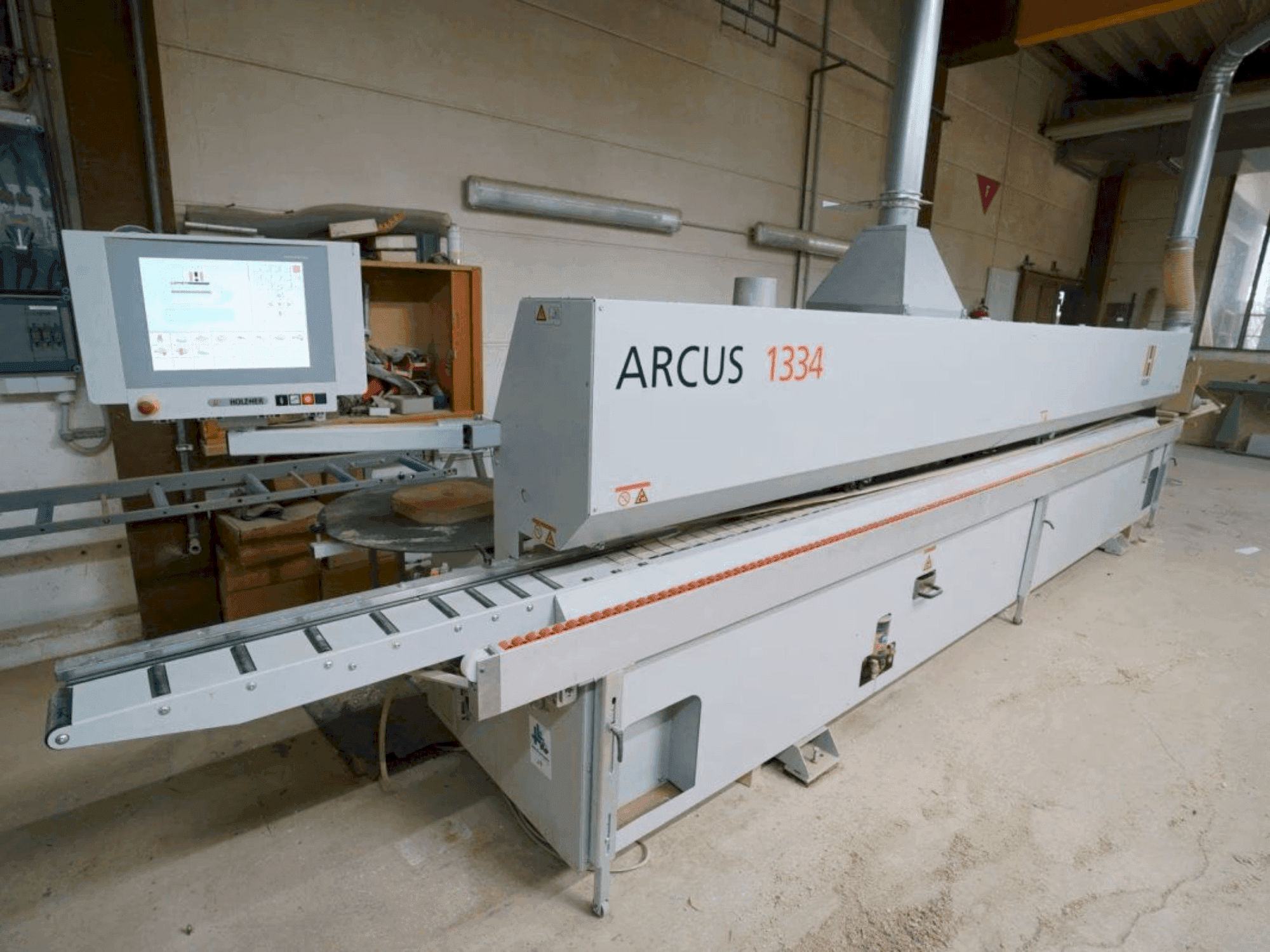 Front view of HOLZHER ARCUS 1334 FV2  machine