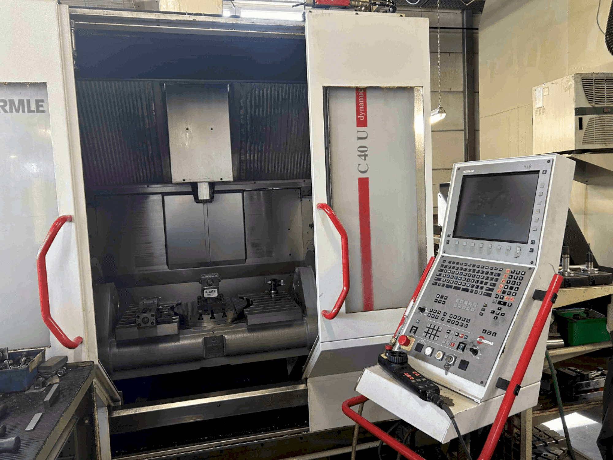 Front view of HERMLE C40U machine