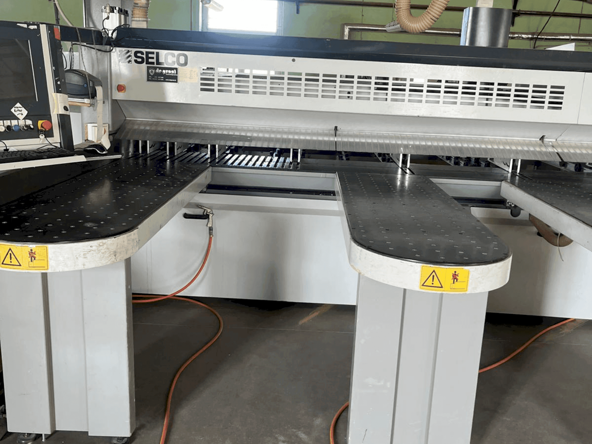 Front view of SELCO WN750  machine