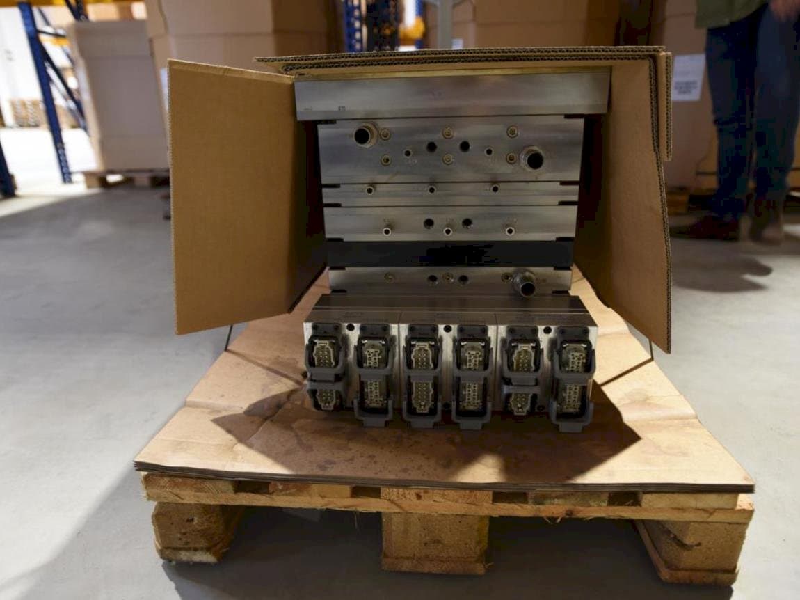 Front view of HTW PCO 1810 machine