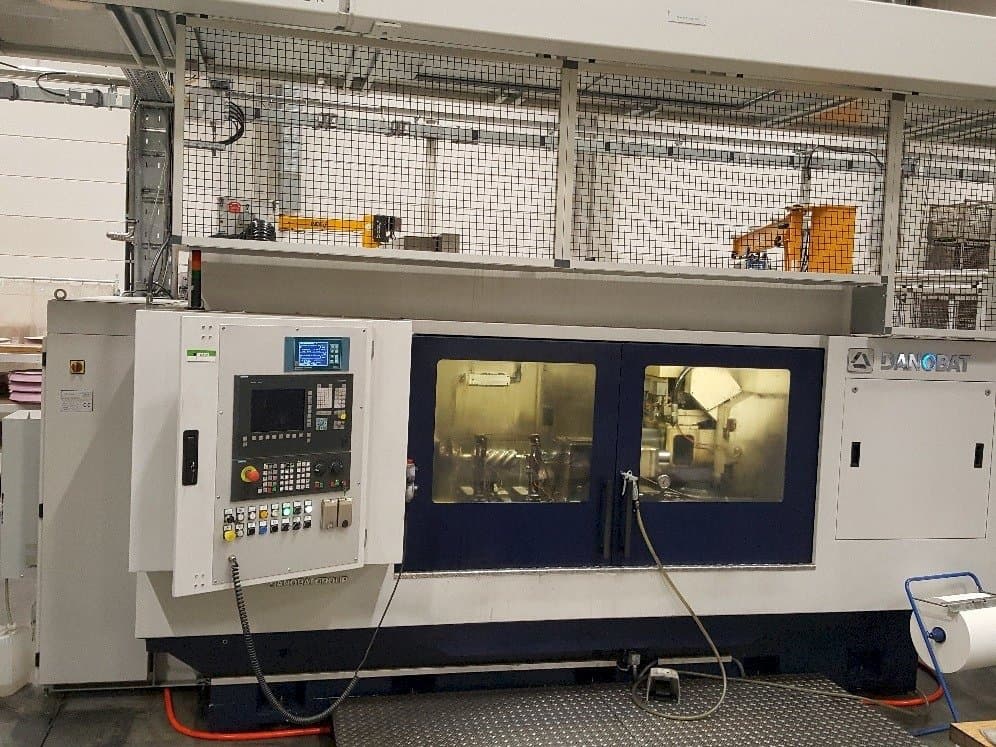 Front view of DANOBAT WT-62-3B machine