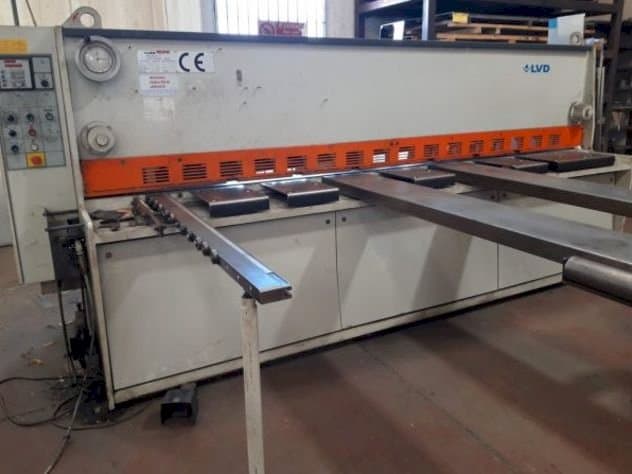 Front view of LVD LDR 3000mm x 6mm machine