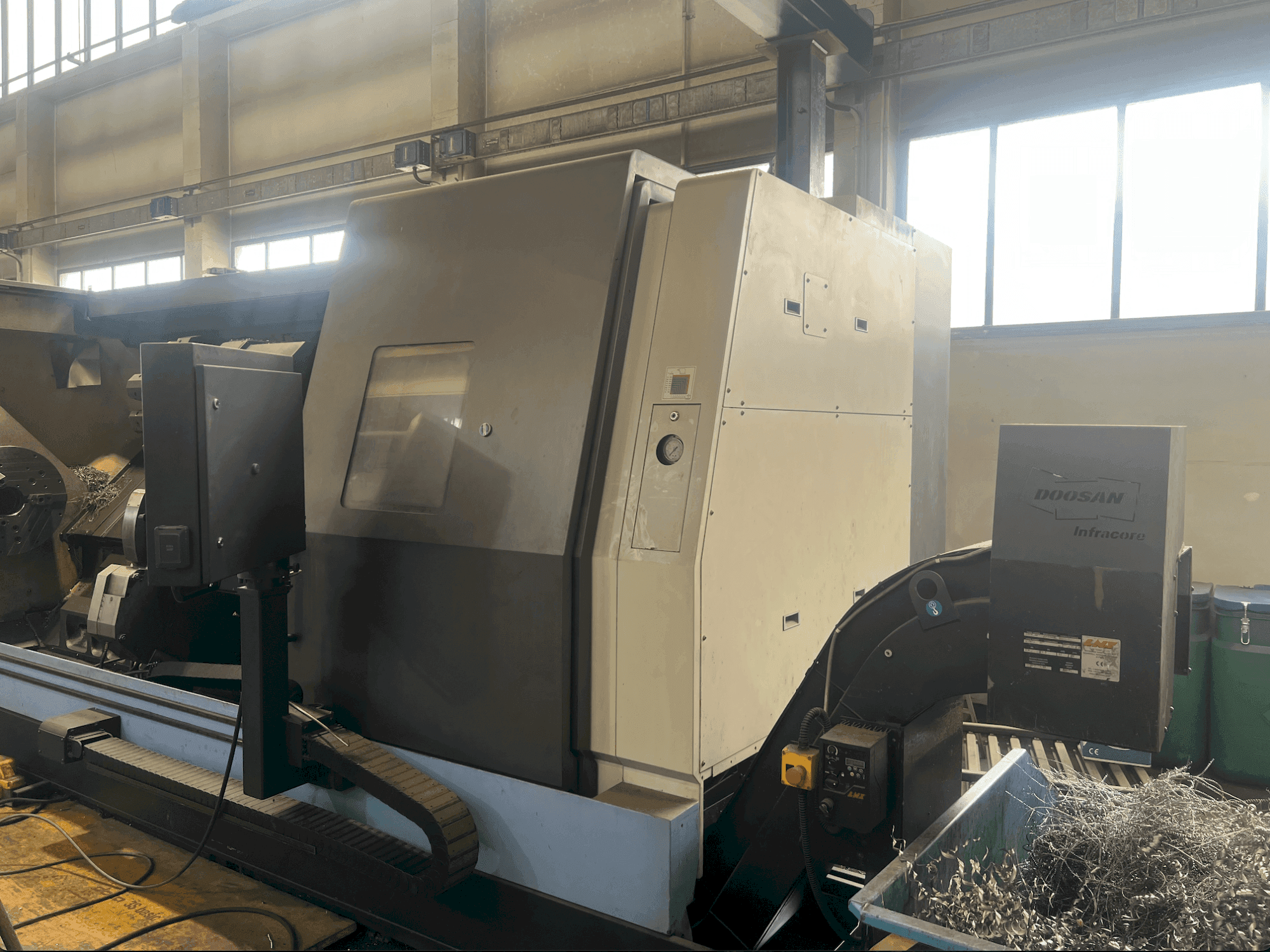 Front view of DOOSAN Puma 700 LM machine