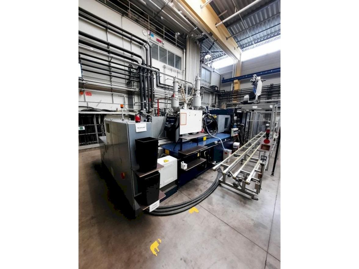 Front view of Battenfeld HM13000/9200/7700 machine