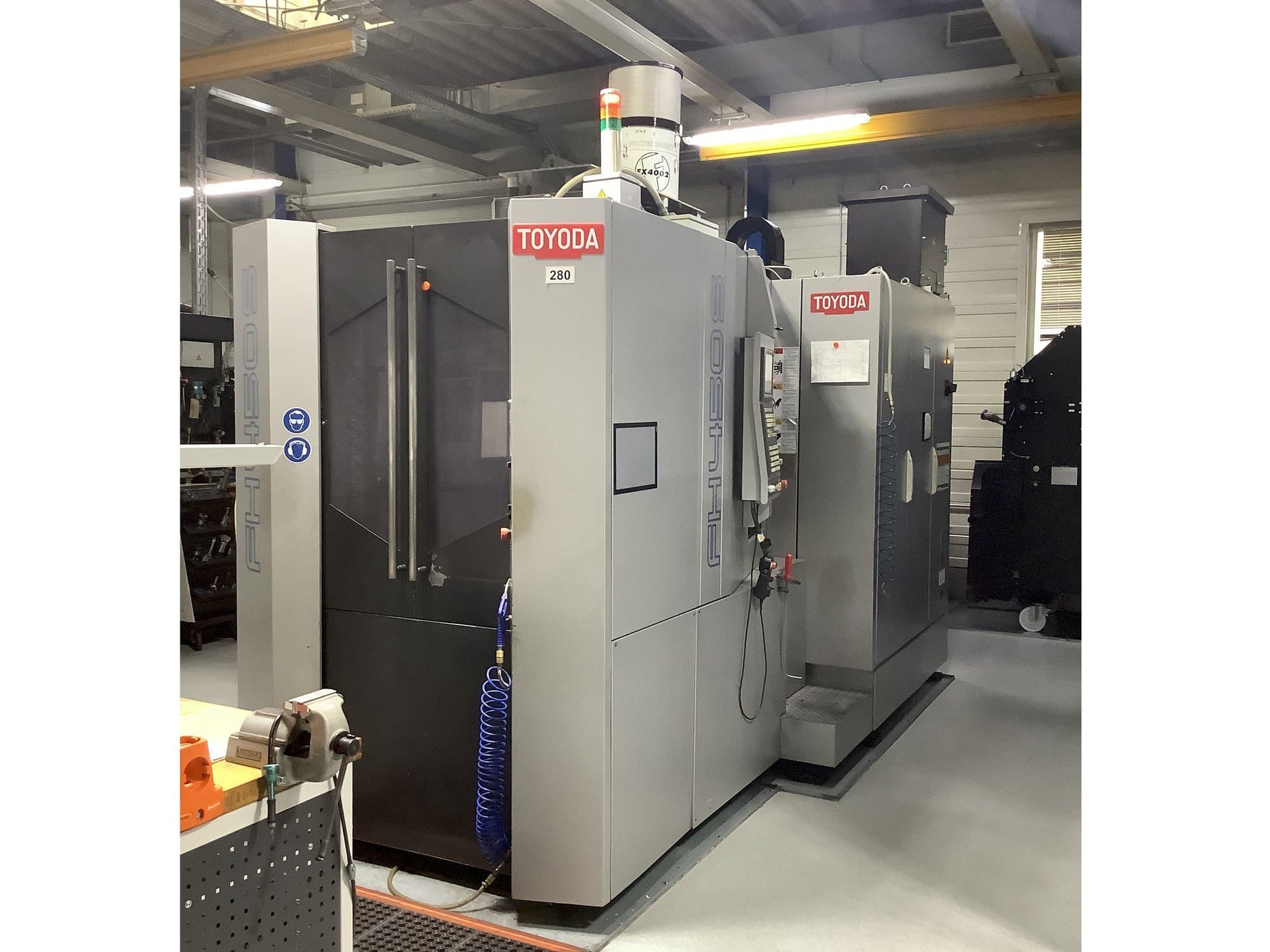 Front view of TOYODA FH 450S machine