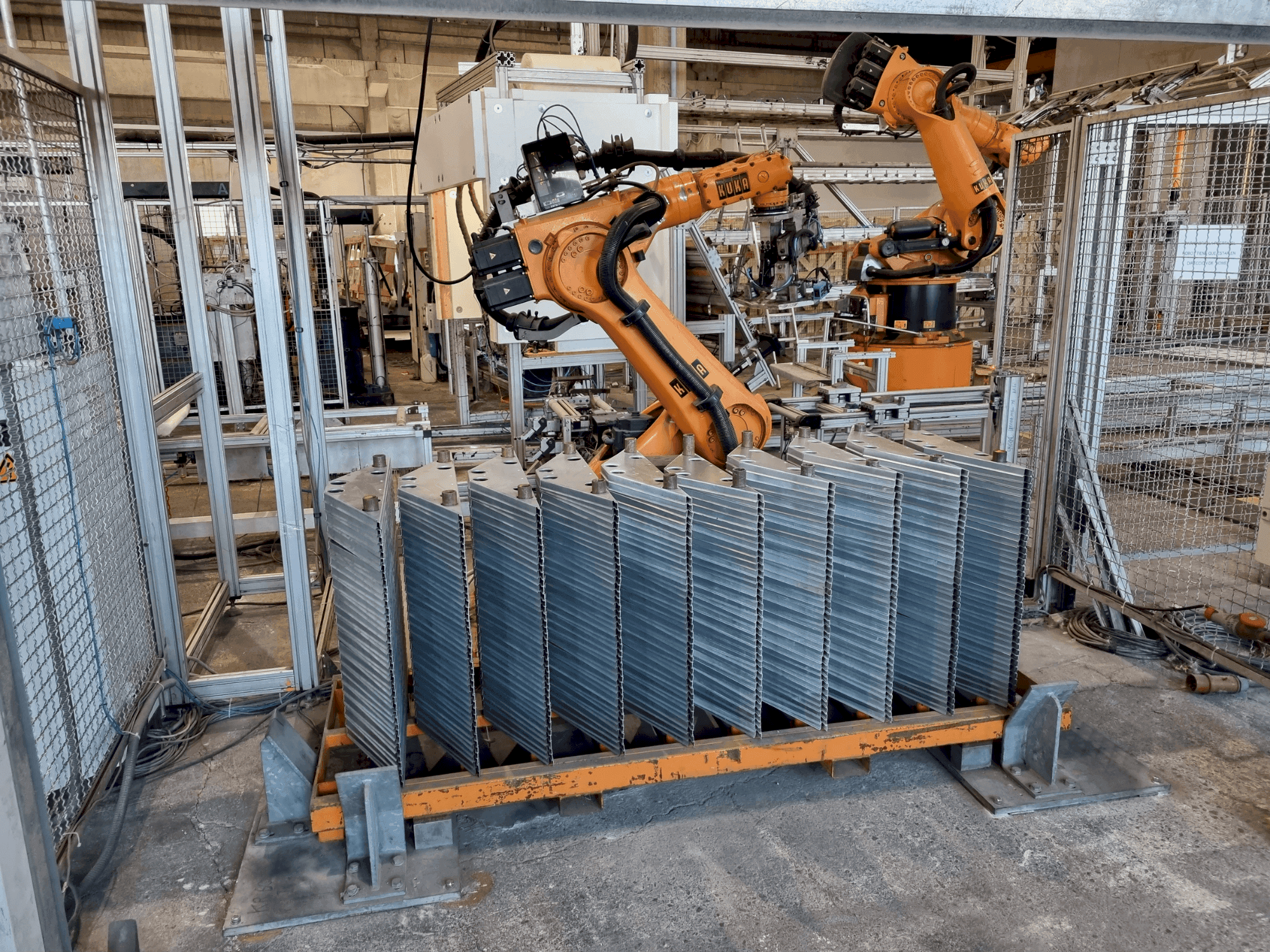 Front view of KUKA KR 360 L280-2  machine