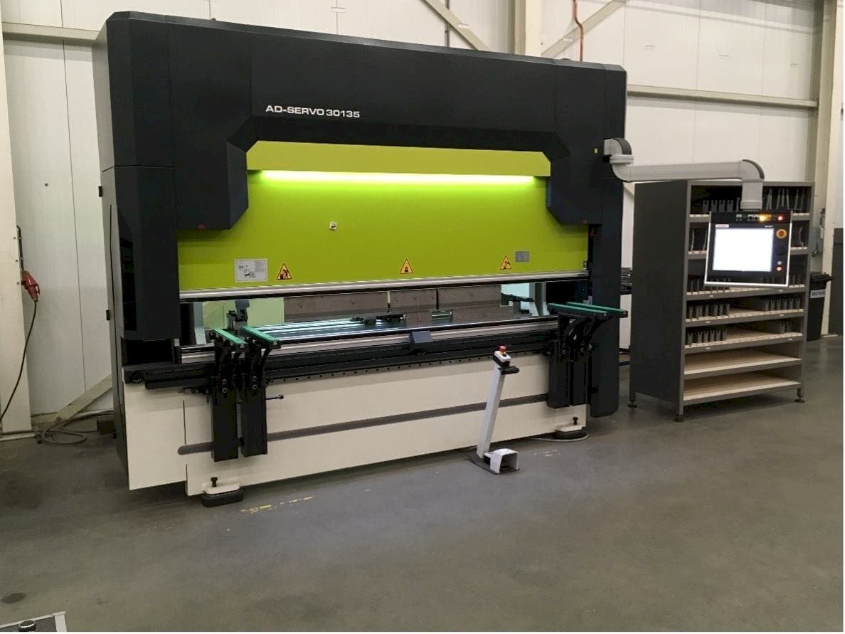 Front view of Durma AD-S 30135 Servo machine