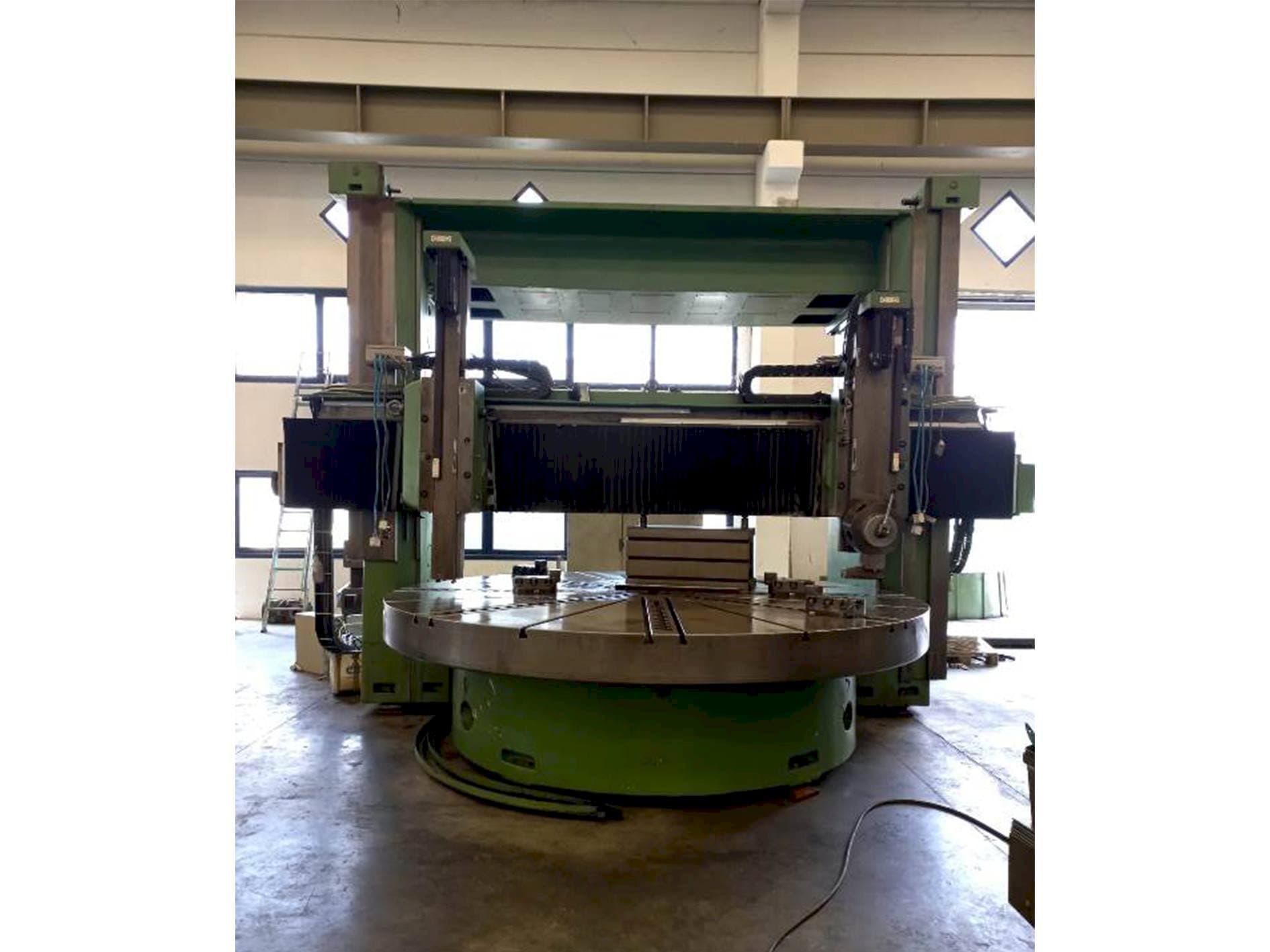 Front view of Titan SC 43 ECS 1400 machine