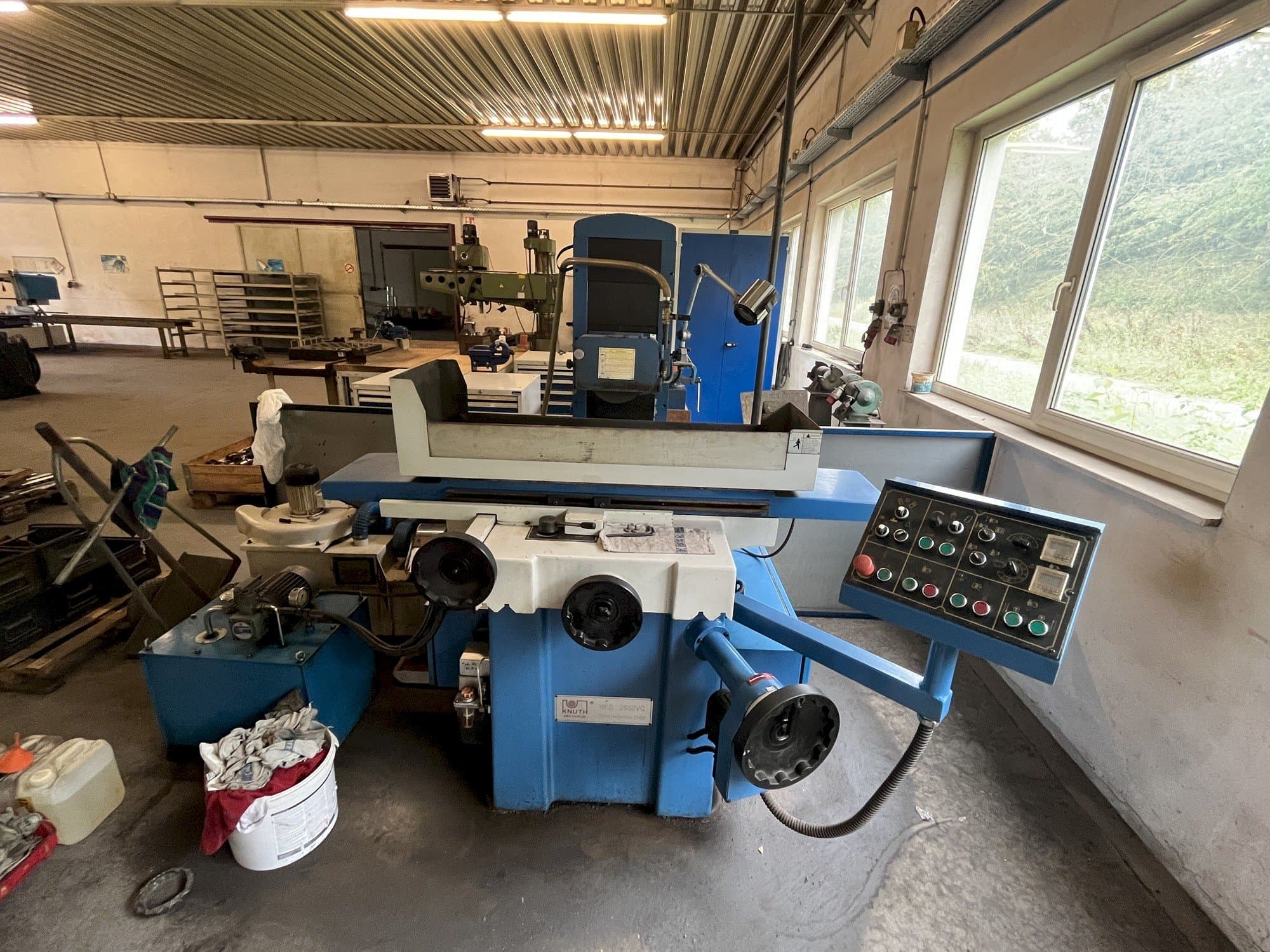 Front view of KNUTH HFS 2550 VC machine