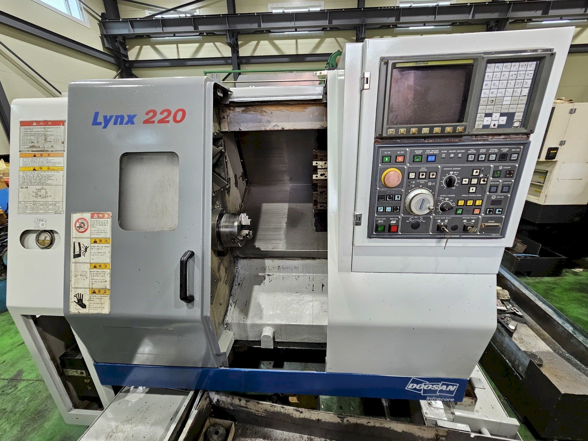 Front view of Doosan Lynx 220A machine