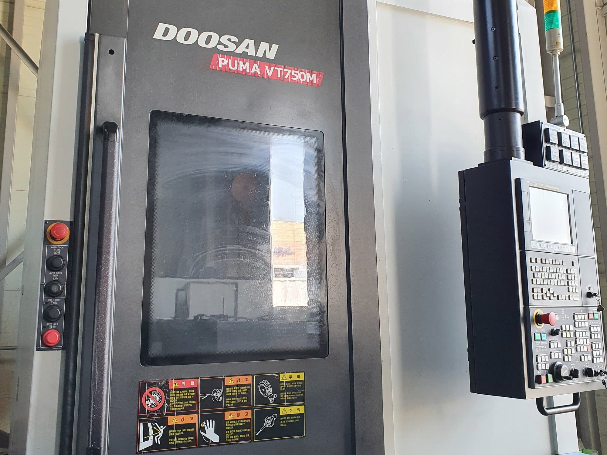 Front view of Doosan VT750M machine