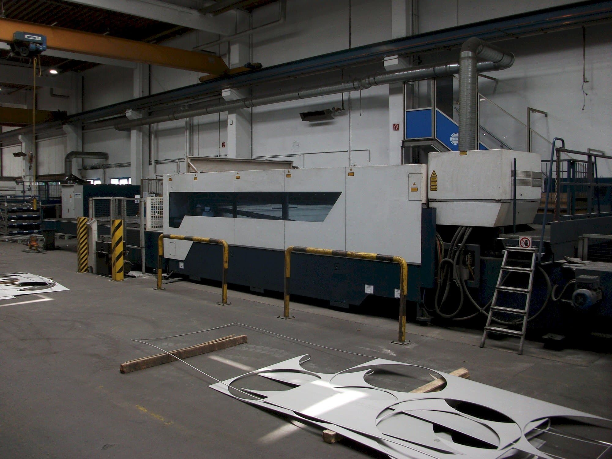 Front view of Trumpf TruLaser 8000 TruFlow 6000 machine