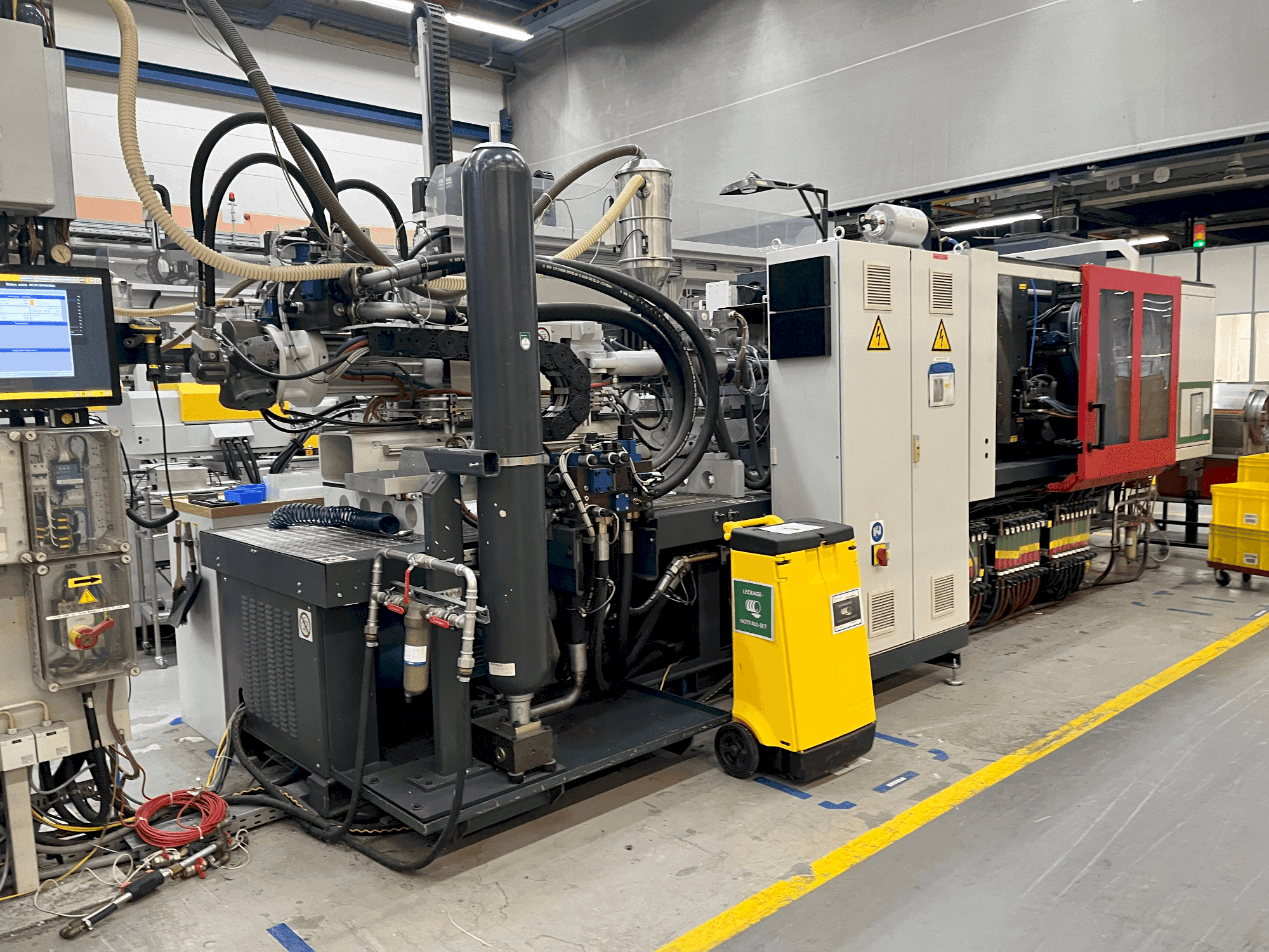 Front view of FERROMATIK K-TEC 200 S machine